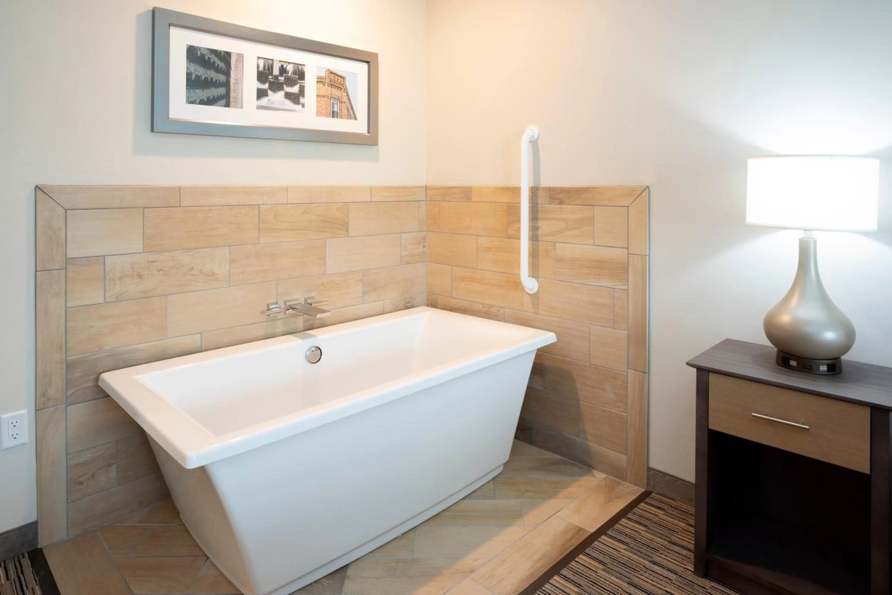 Bath in Little Crow Resort & Conference, Trademark by Wyndham