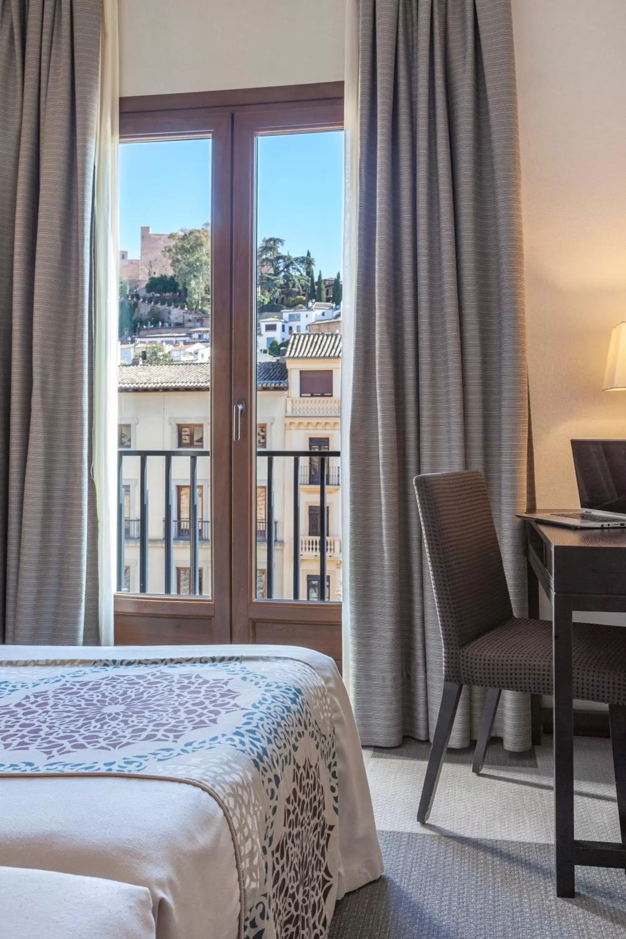 Coffee/tea facilities, Bed in Hotel Macià Plaza