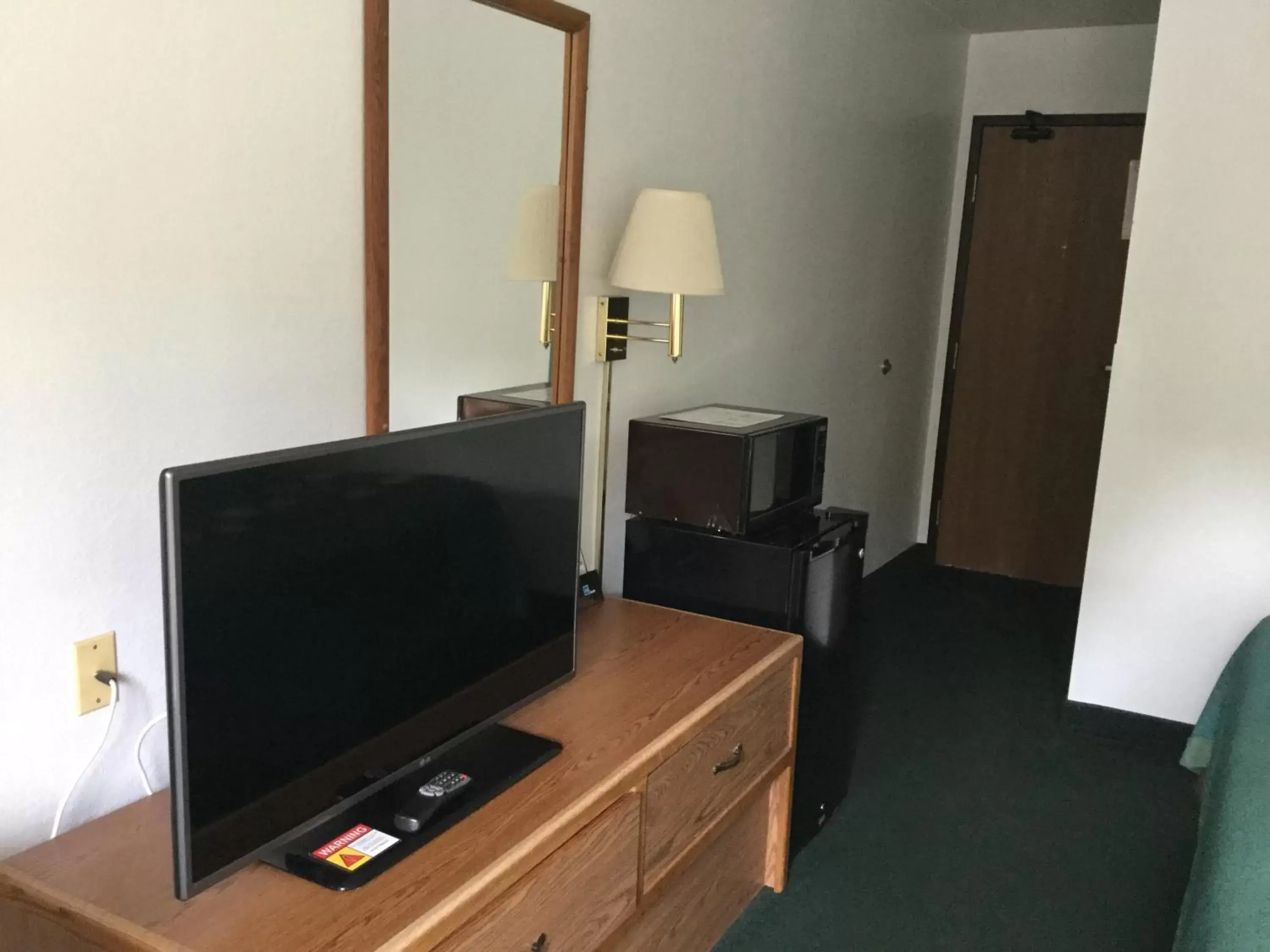 King Studio Suite - Non-Smoking in Super 8 by Wyndham New Stanton King Studio Suite - Non-Smoking in Super 8 by Wyndham New Stanton