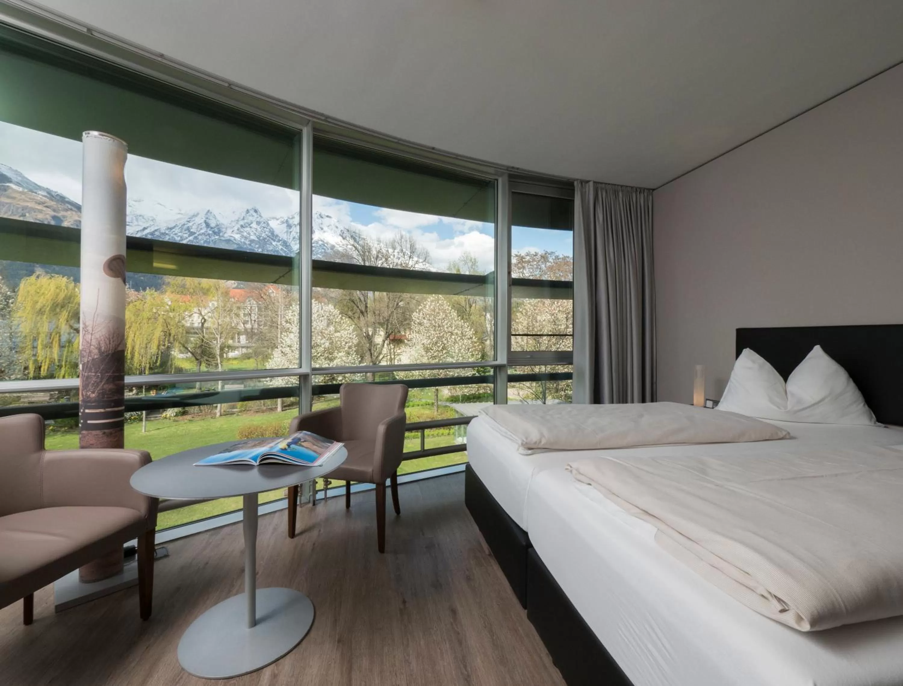 Photo of the whole room, Bed in Parkhotel Hall in Tirol