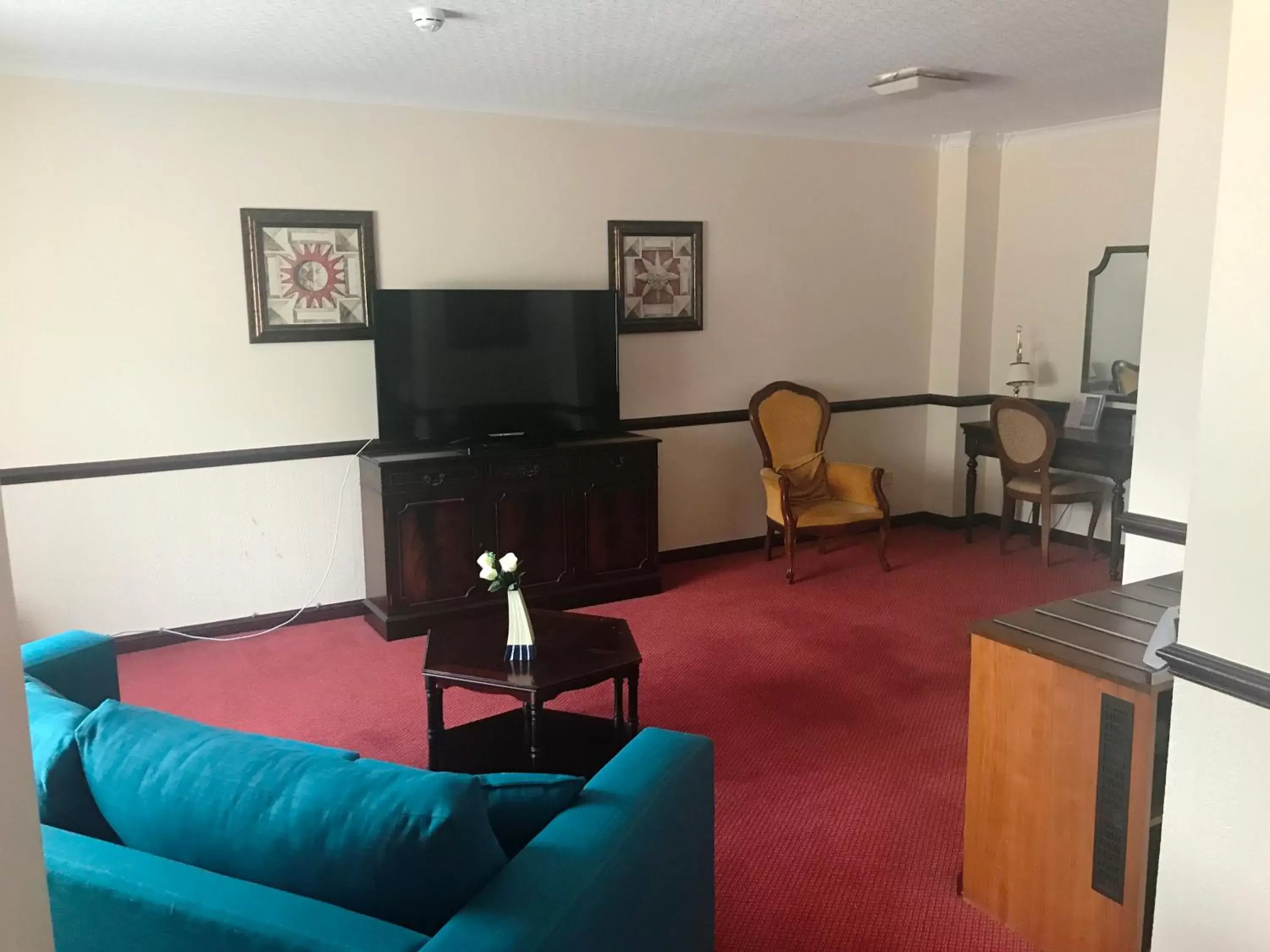 Living room, Seating Area in Best Western Rockingham Forest Hotel