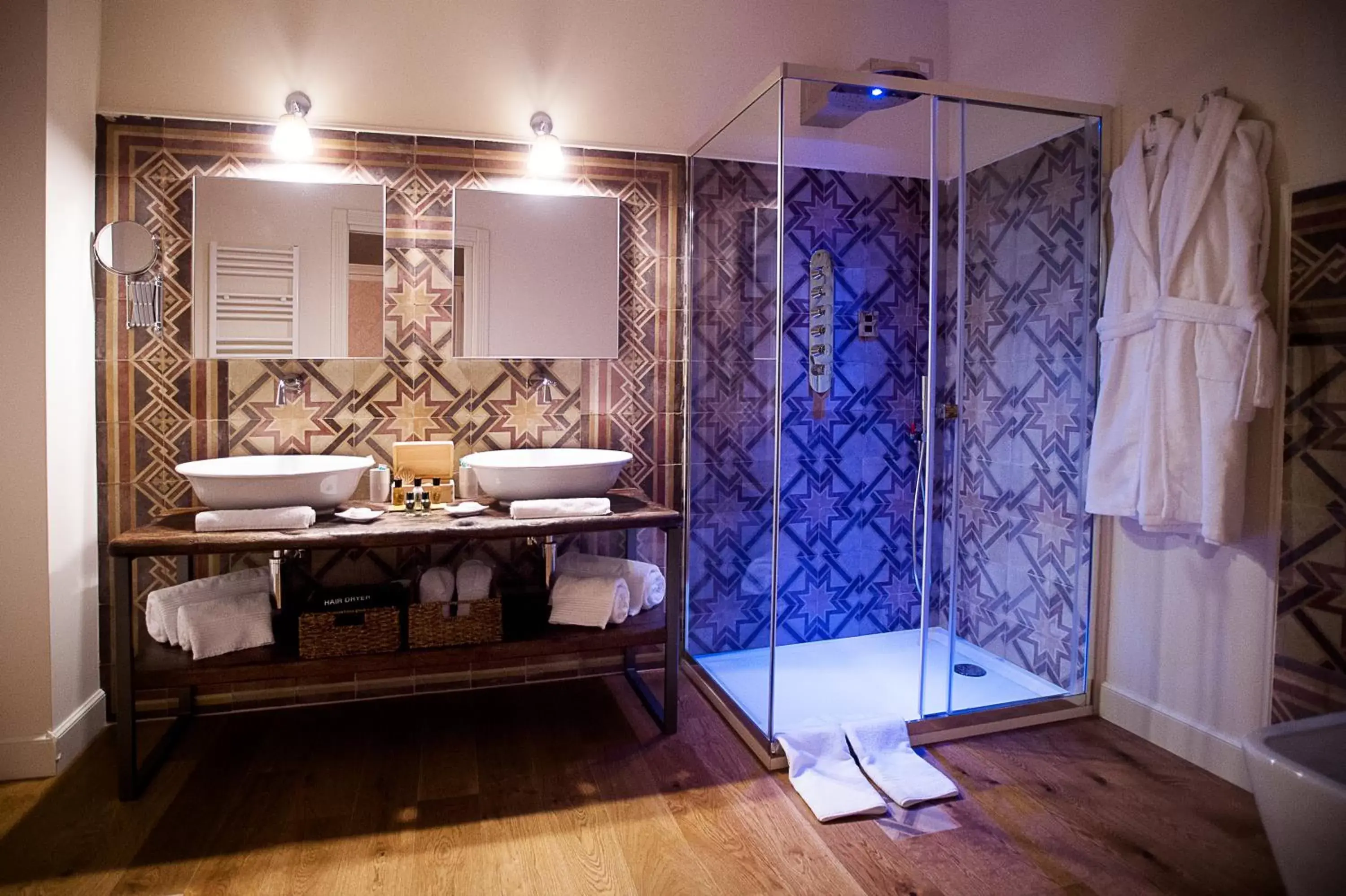 Shower, Bathroom in San Gemini Palace