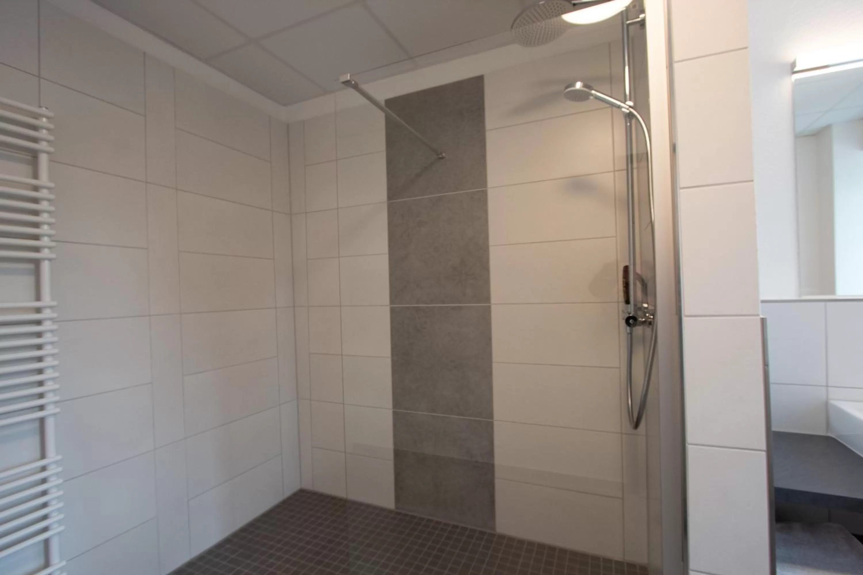 Bathroom in Central Hotel Wagenfeld