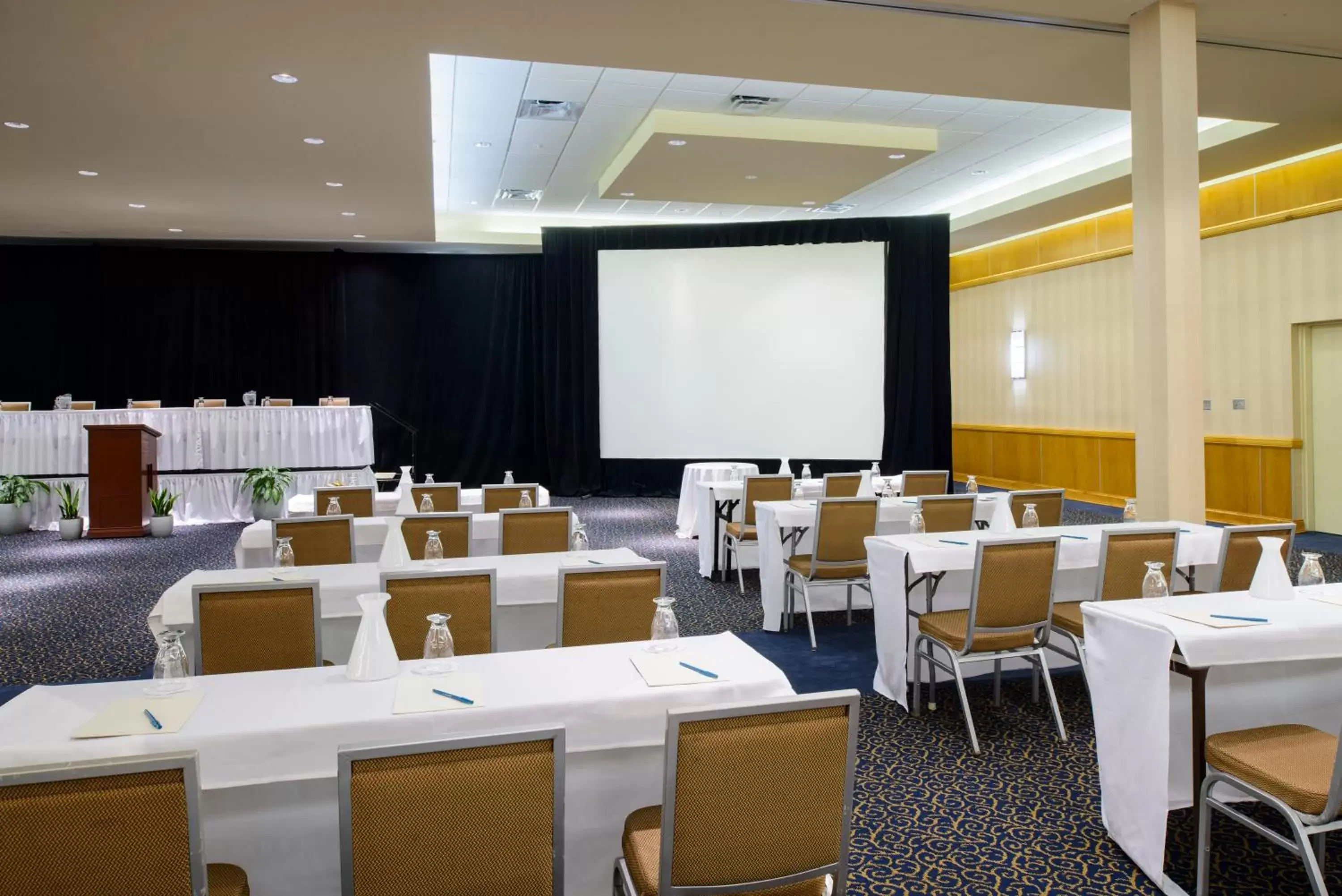 Business facilities in Metro Points Hotel Washington North