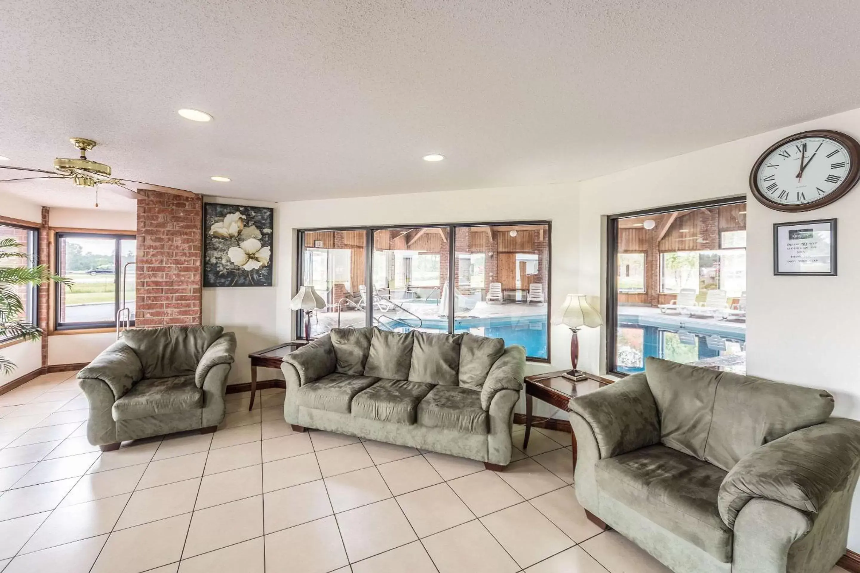 Lobby or reception, Seating Area in Quality Inn Columbia City near US-30