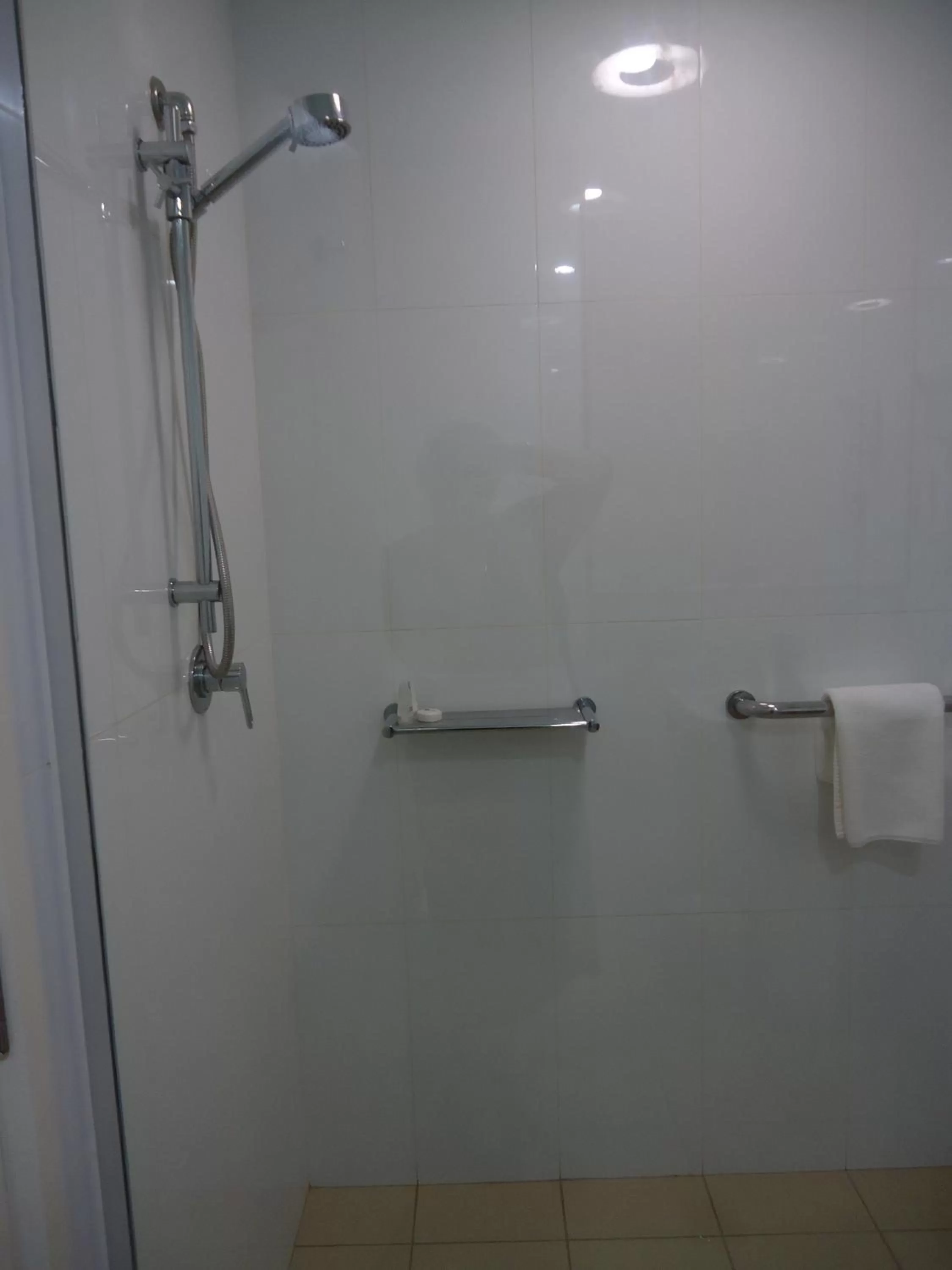 Shower in Bird Of Paradise Hotel