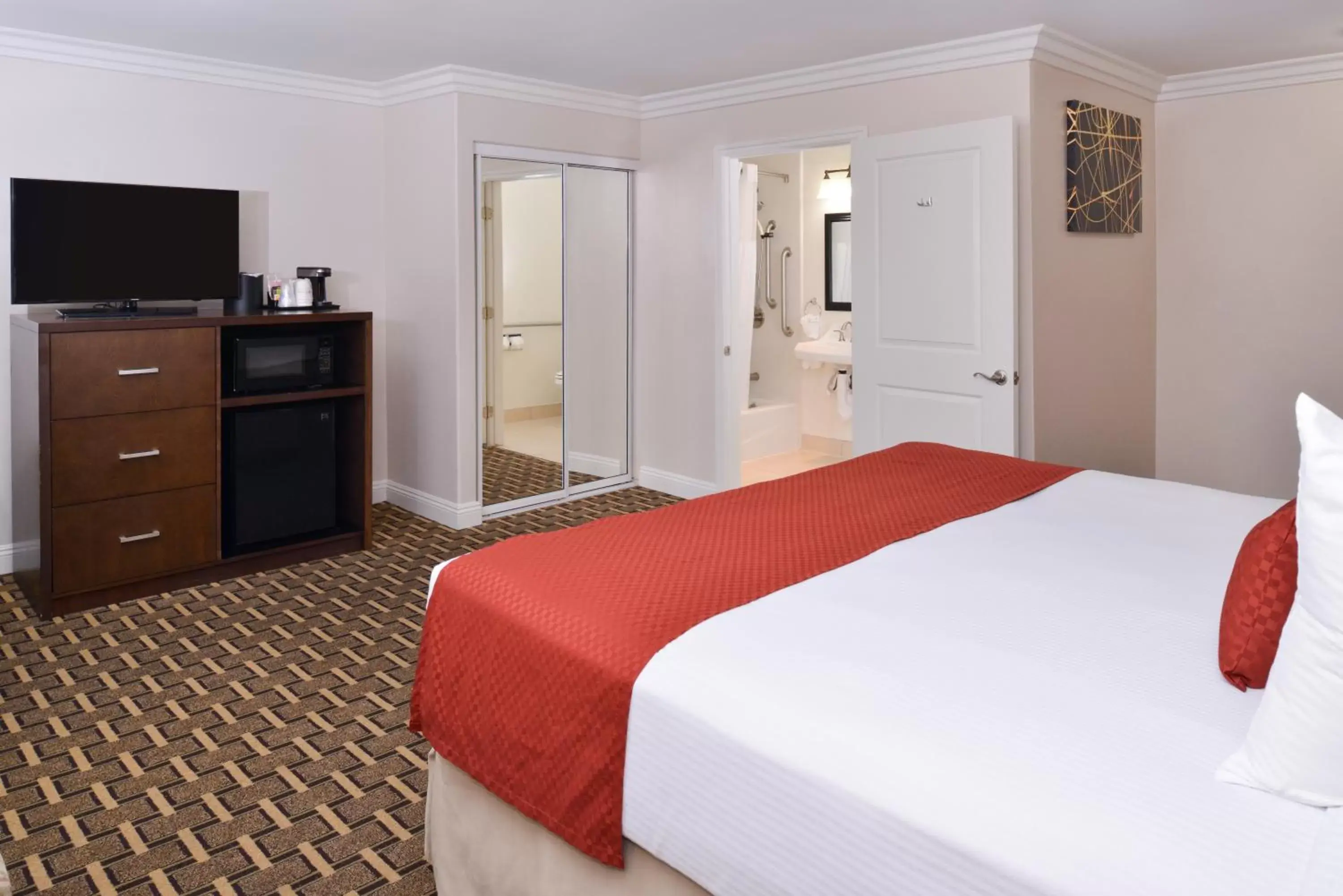 Bedroom, Bed in Best Western Plus LA Mid-Town Hotel