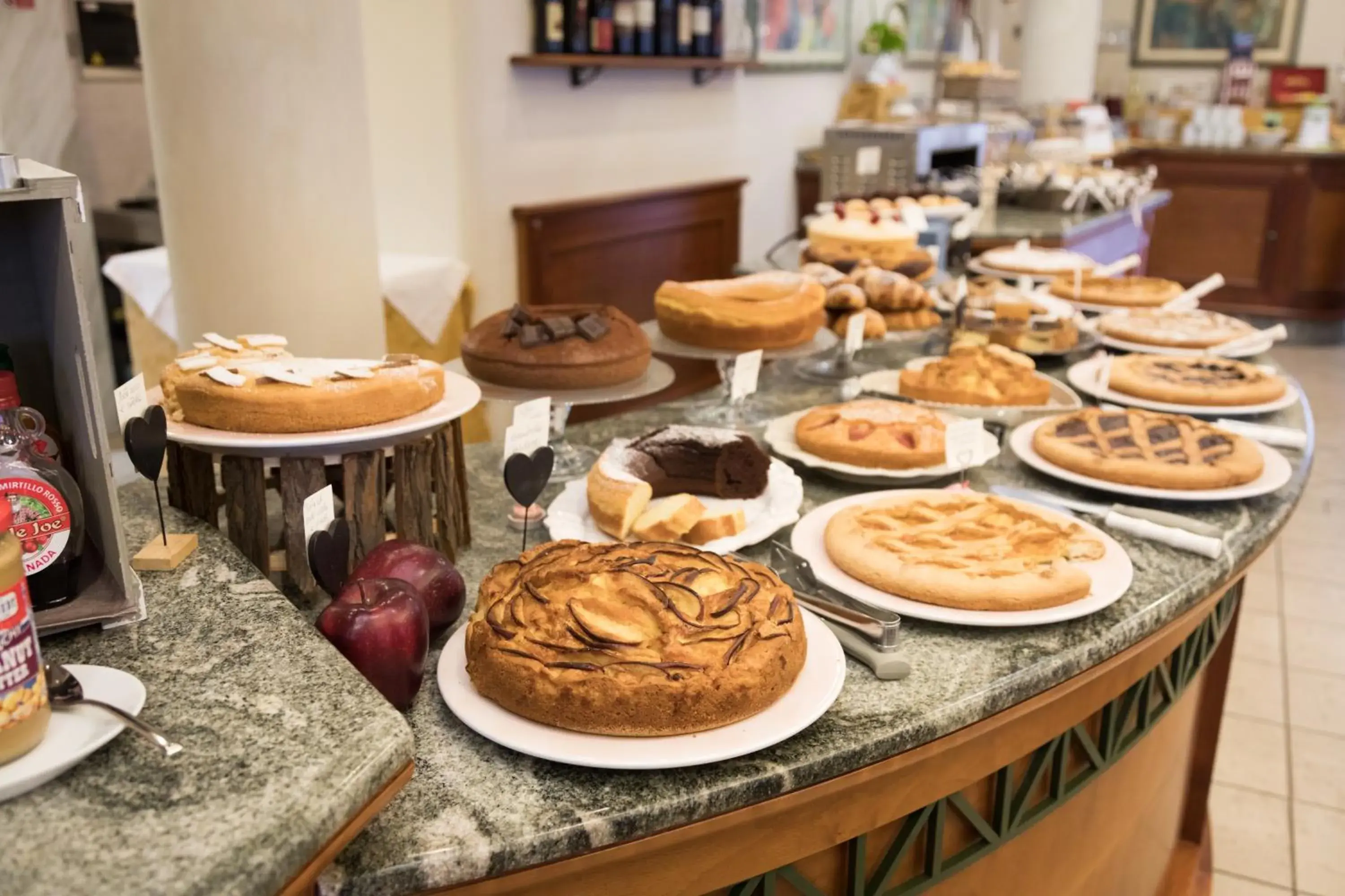 Buffet breakfast in Hotel Villa Tiziana