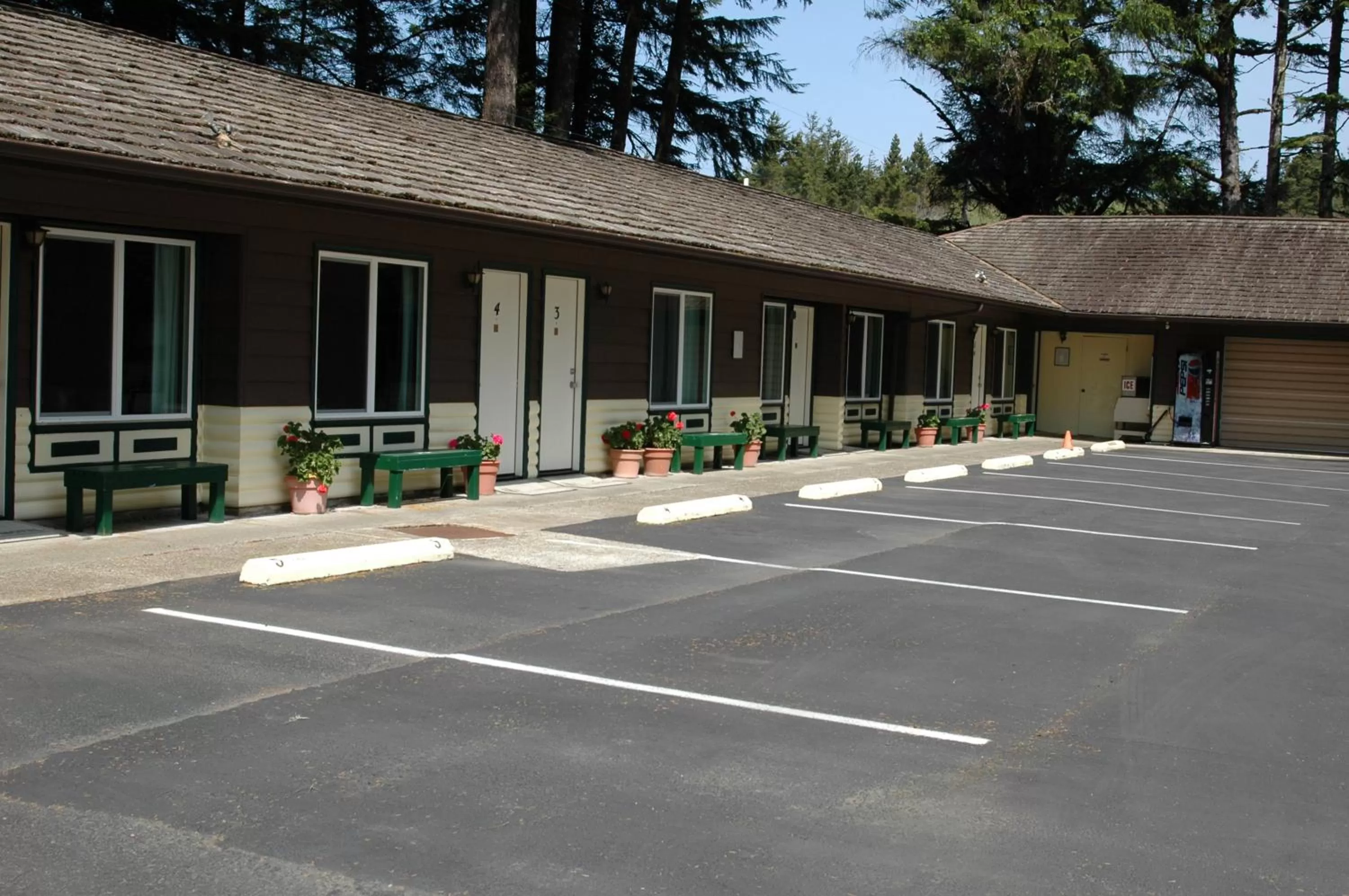 Park Motel and Cabins