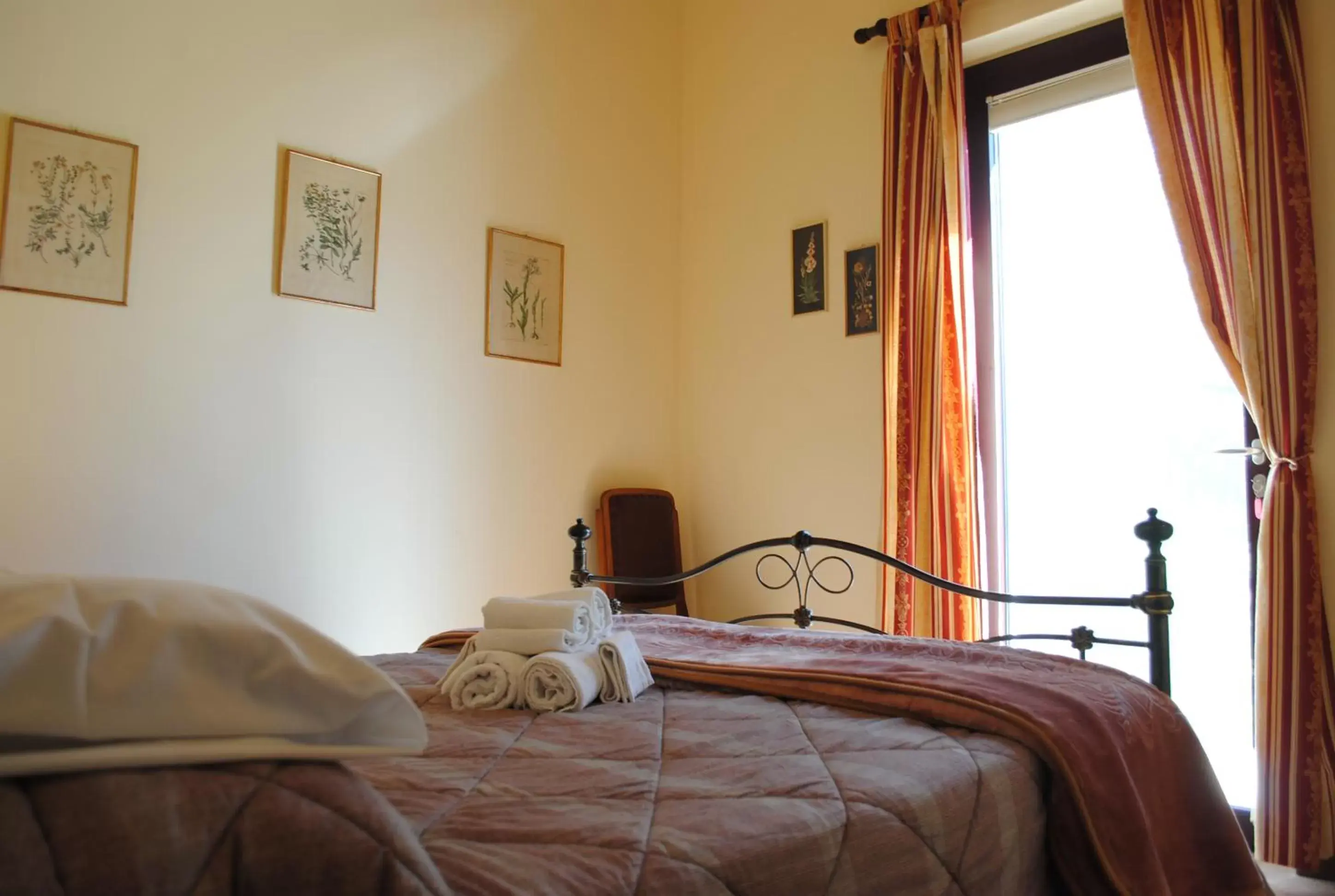 Photo of the whole room, Bed in AGRITURISMO MELOGRANO D'ORO