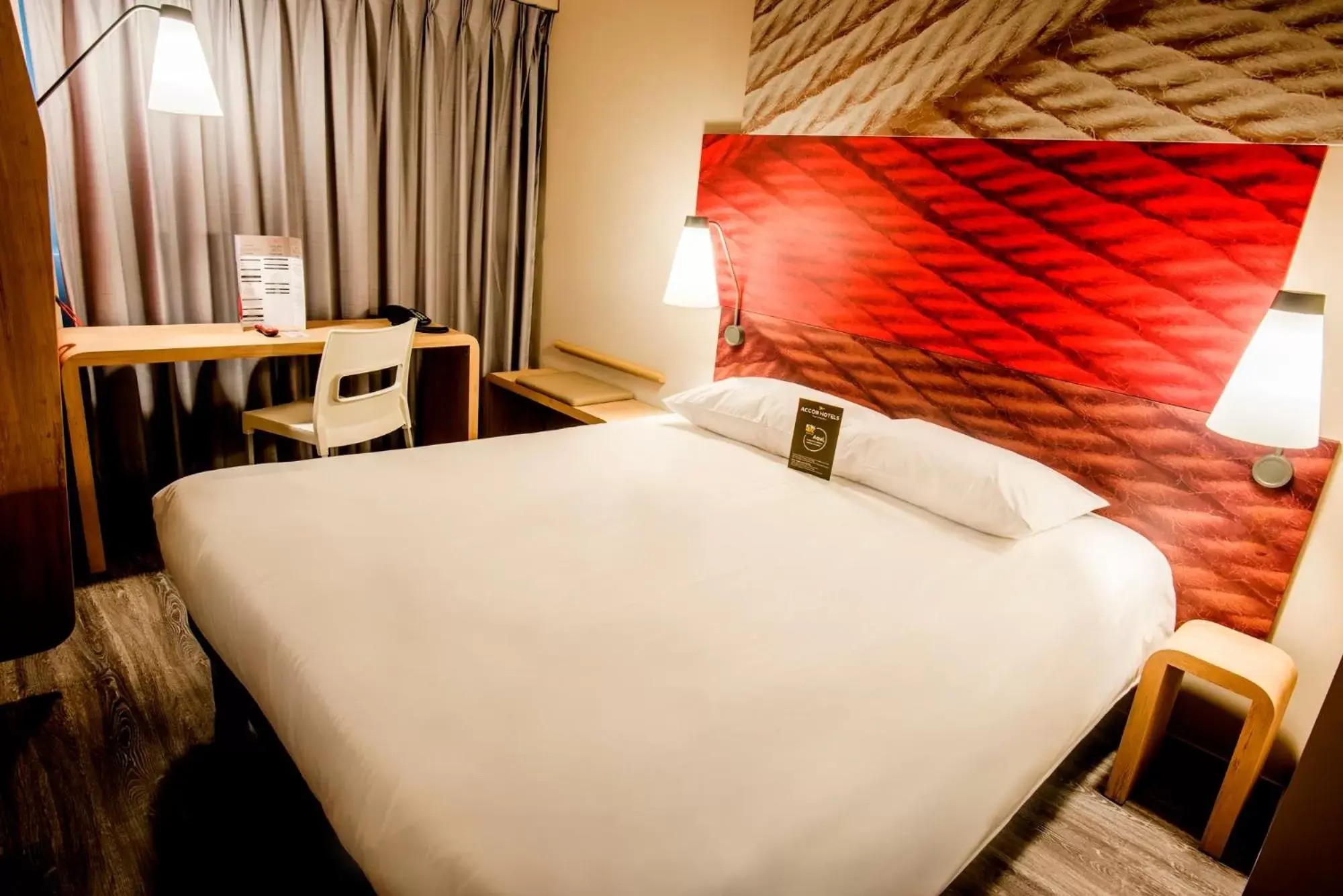 Bedroom, Bed in Hotel Ibis Cali Granada