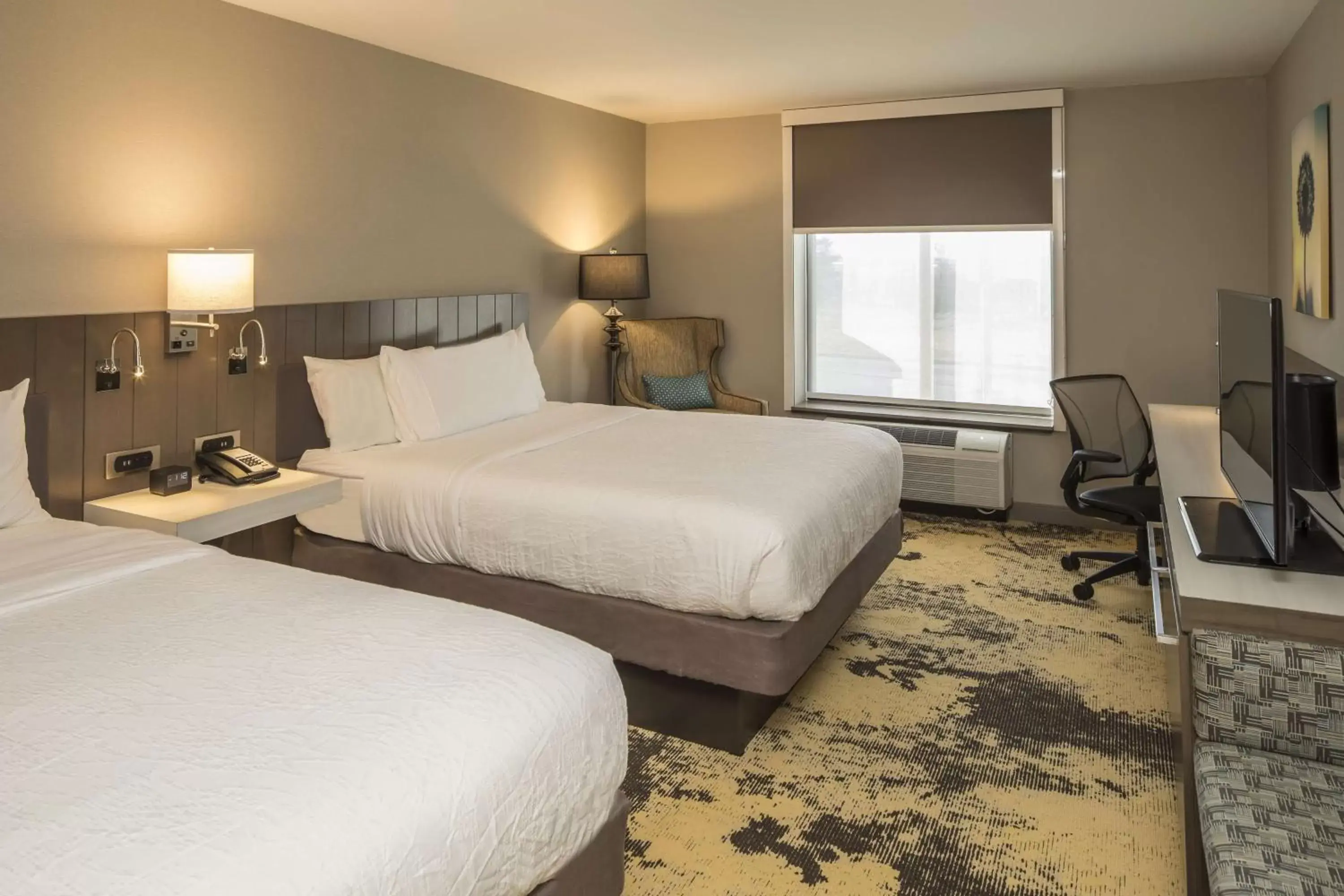 Bedroom, Bed in Hilton Garden Inn Pittsburgh Airport