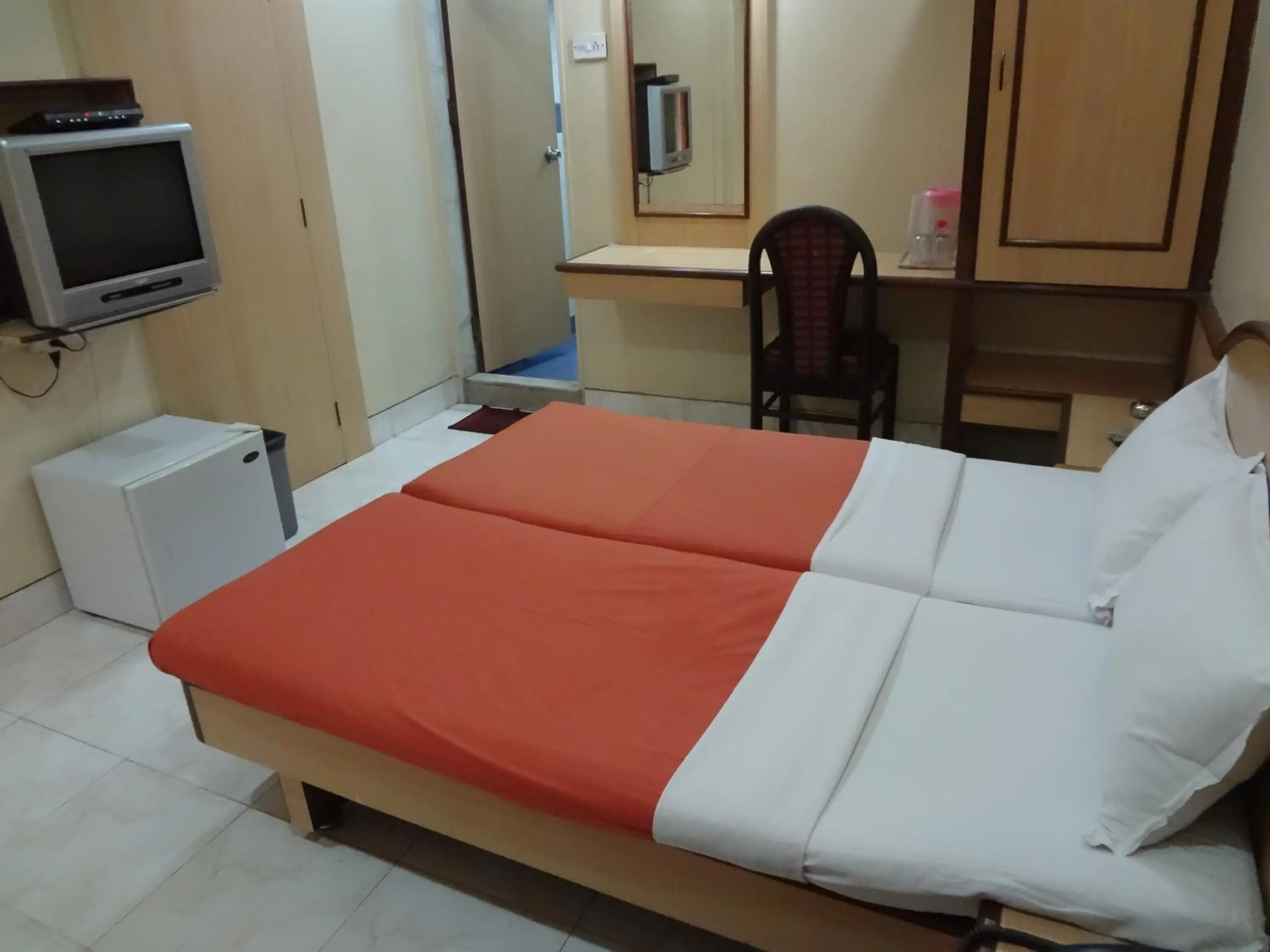 Photo of the whole room in Hotel New Bengal