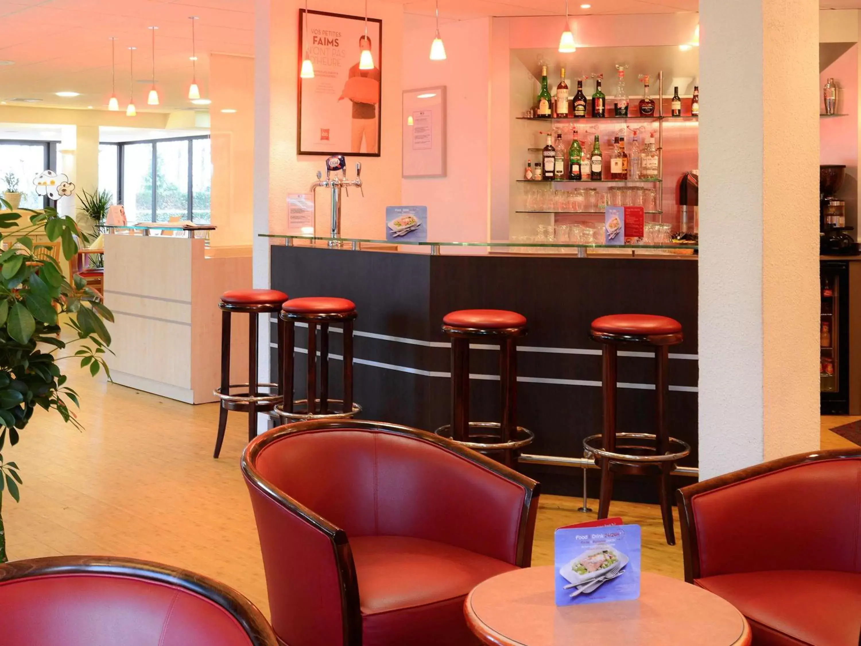 Lounge or bar, Lounge/Bar in ibis Caen Porte d’Angleterre