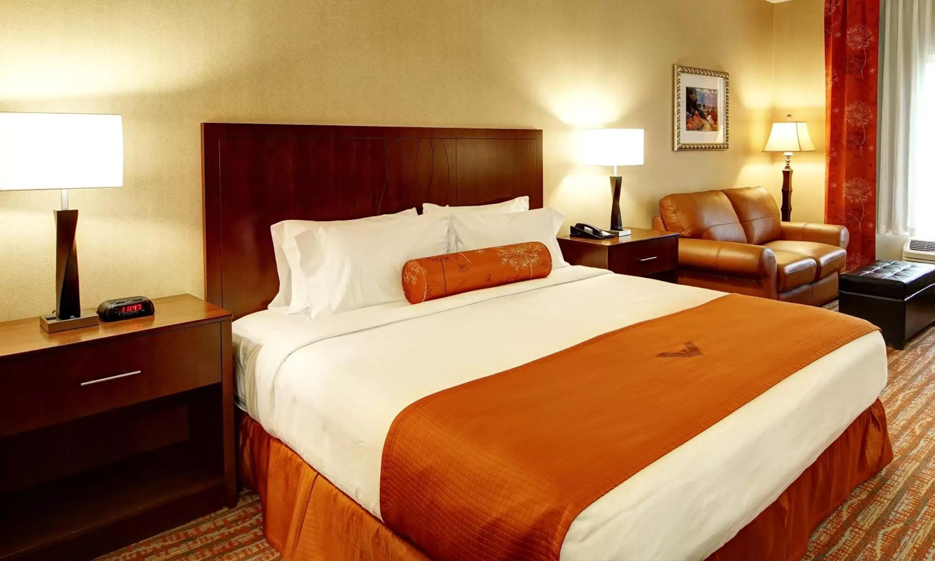 Bedroom, Bed in Phoenix Inn Suites Albany