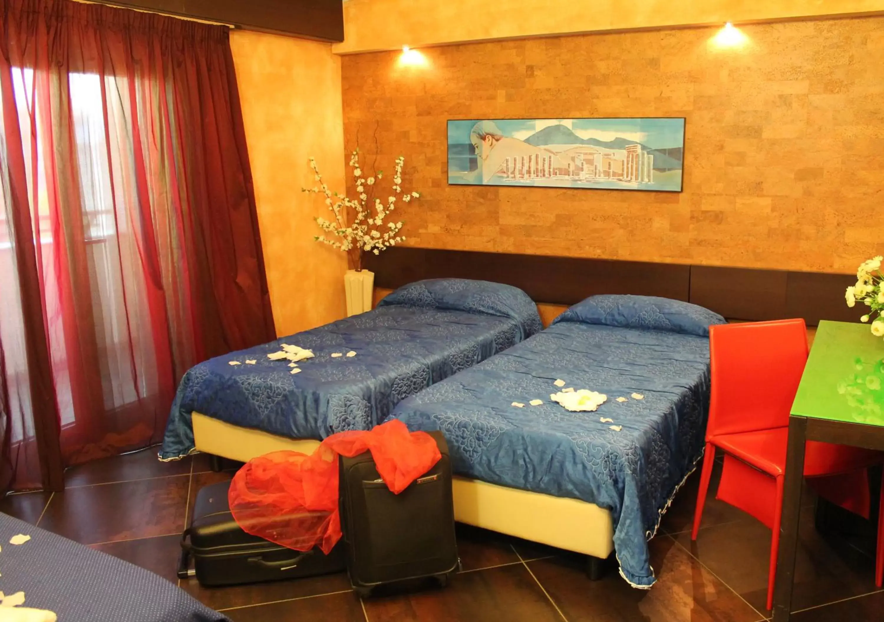 Photo of the whole room, Bed in Abalon Pompei Resort