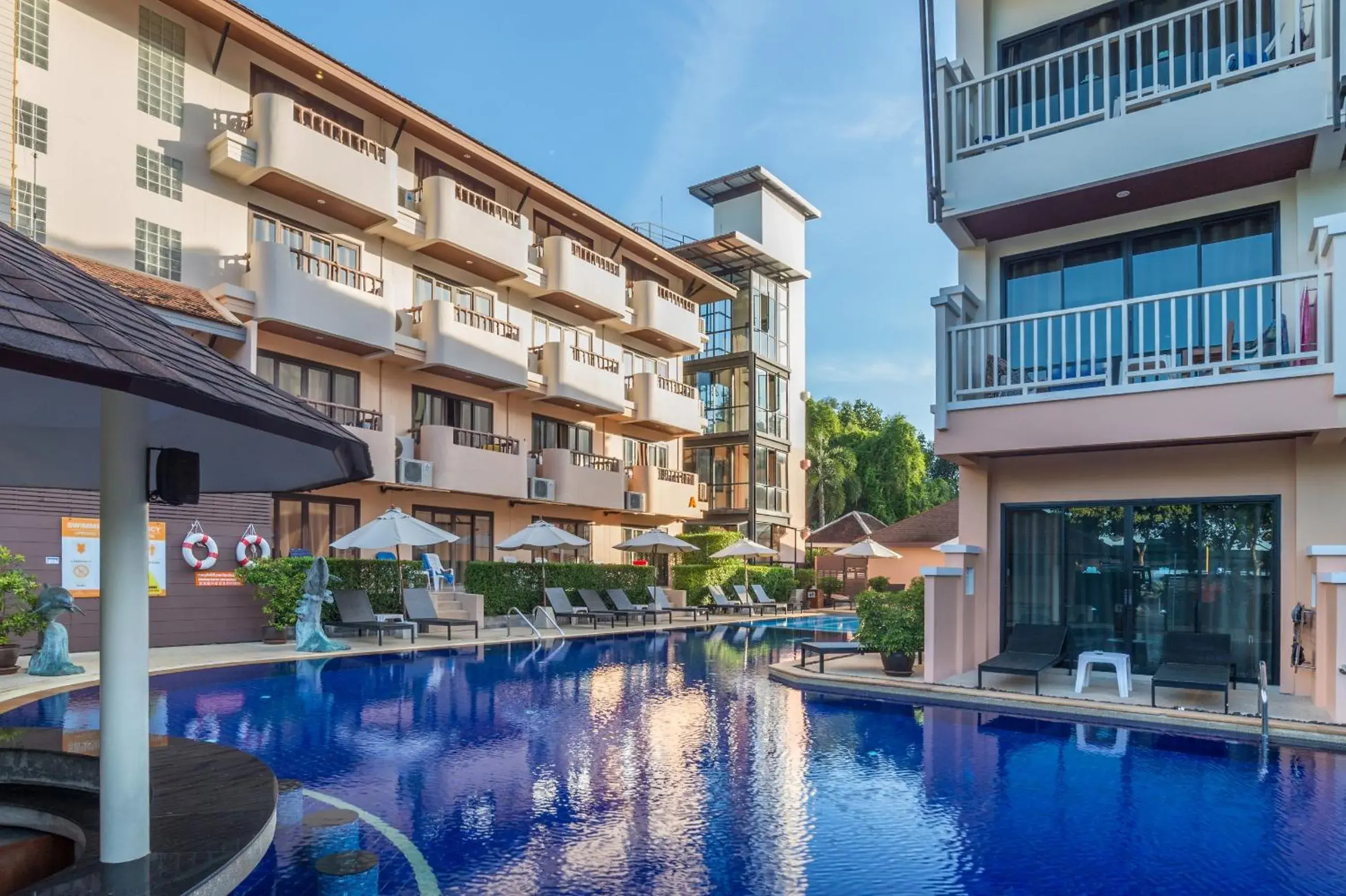 Swimming Pool in Srisuksant Resort