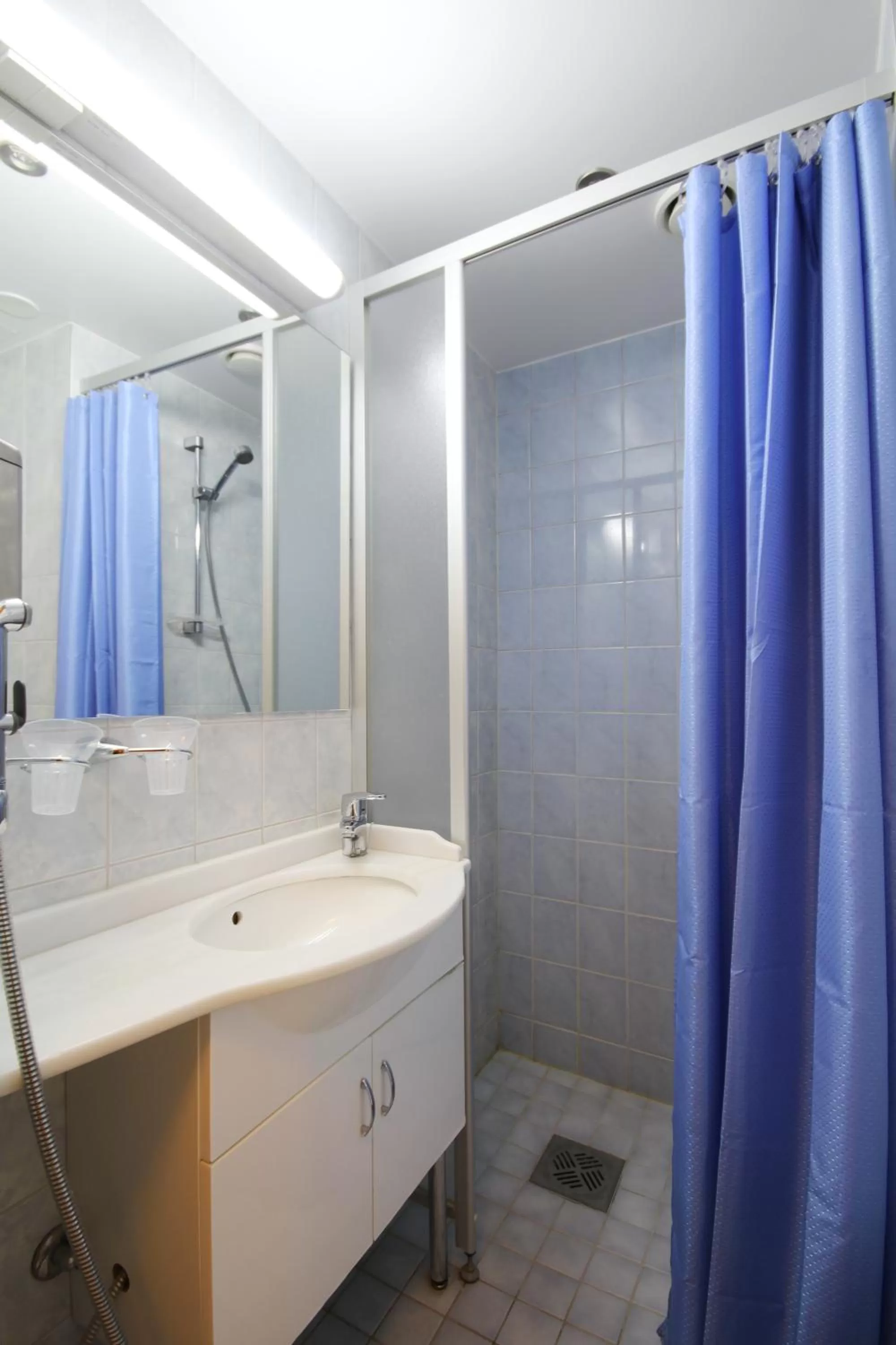 Bathroom in Mango Hotel