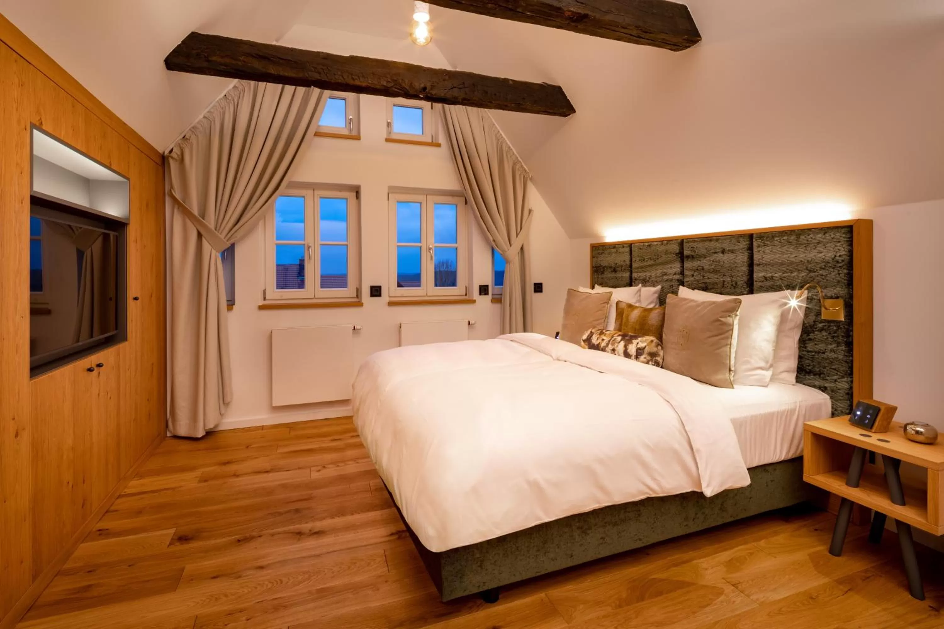 TV and multimedia, Bed in Hotel Brunnenhaus Schloss Landau