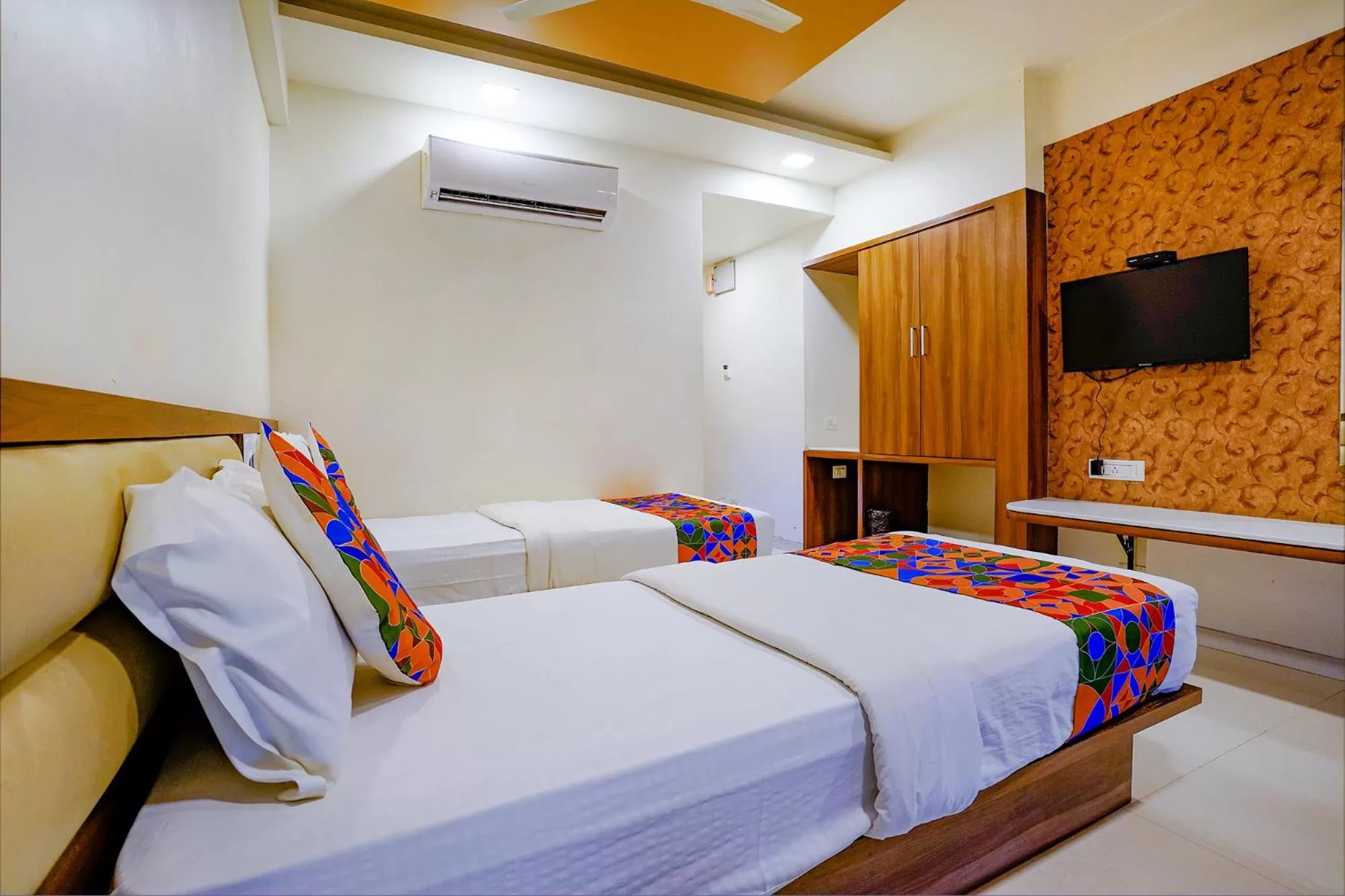 Communal lounge/ TV room, Bed in FabHotel Ramjis Residency