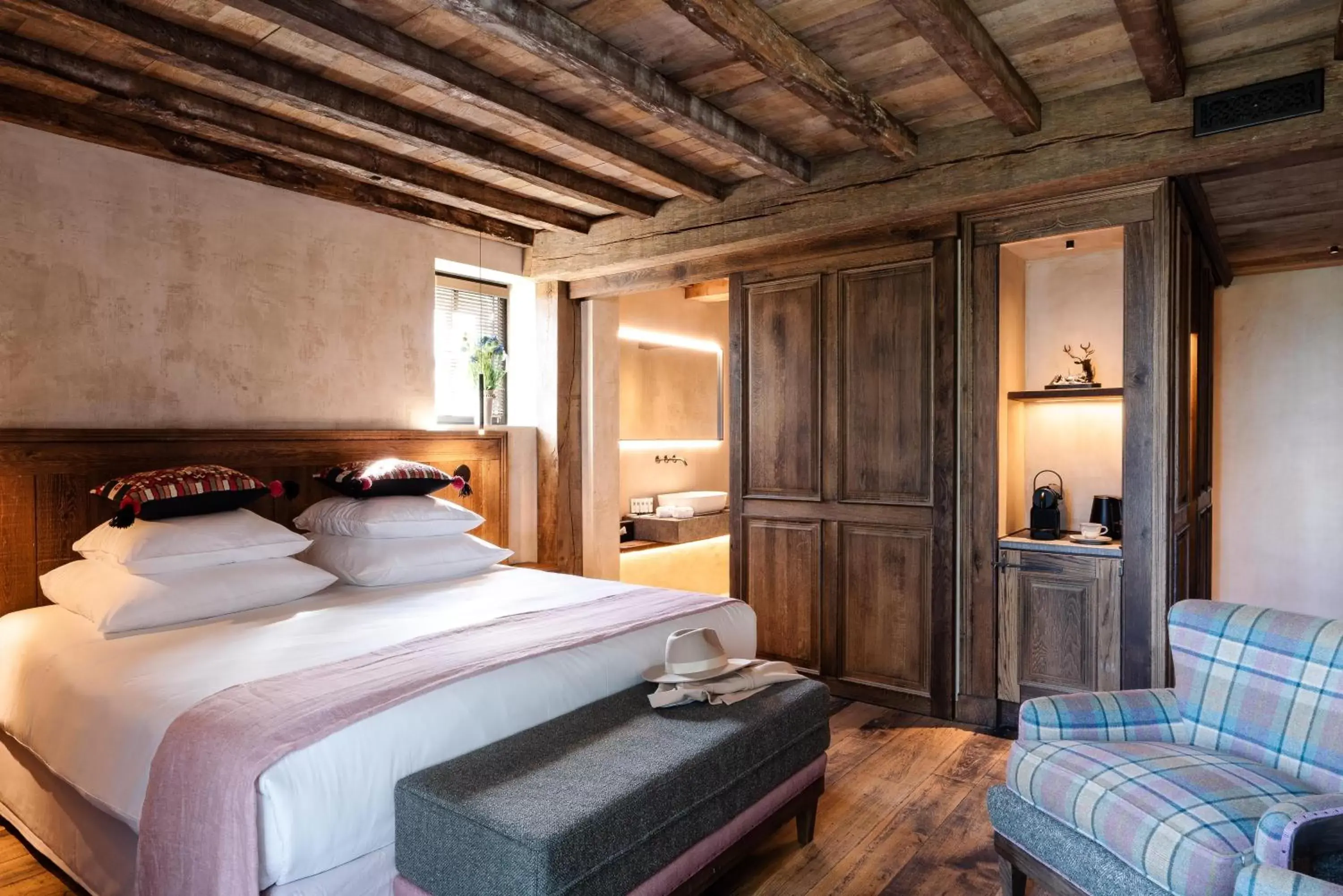 Photo of the whole room, Bed in La Ferme Saint Simeon Spa - Relais & Chateaux