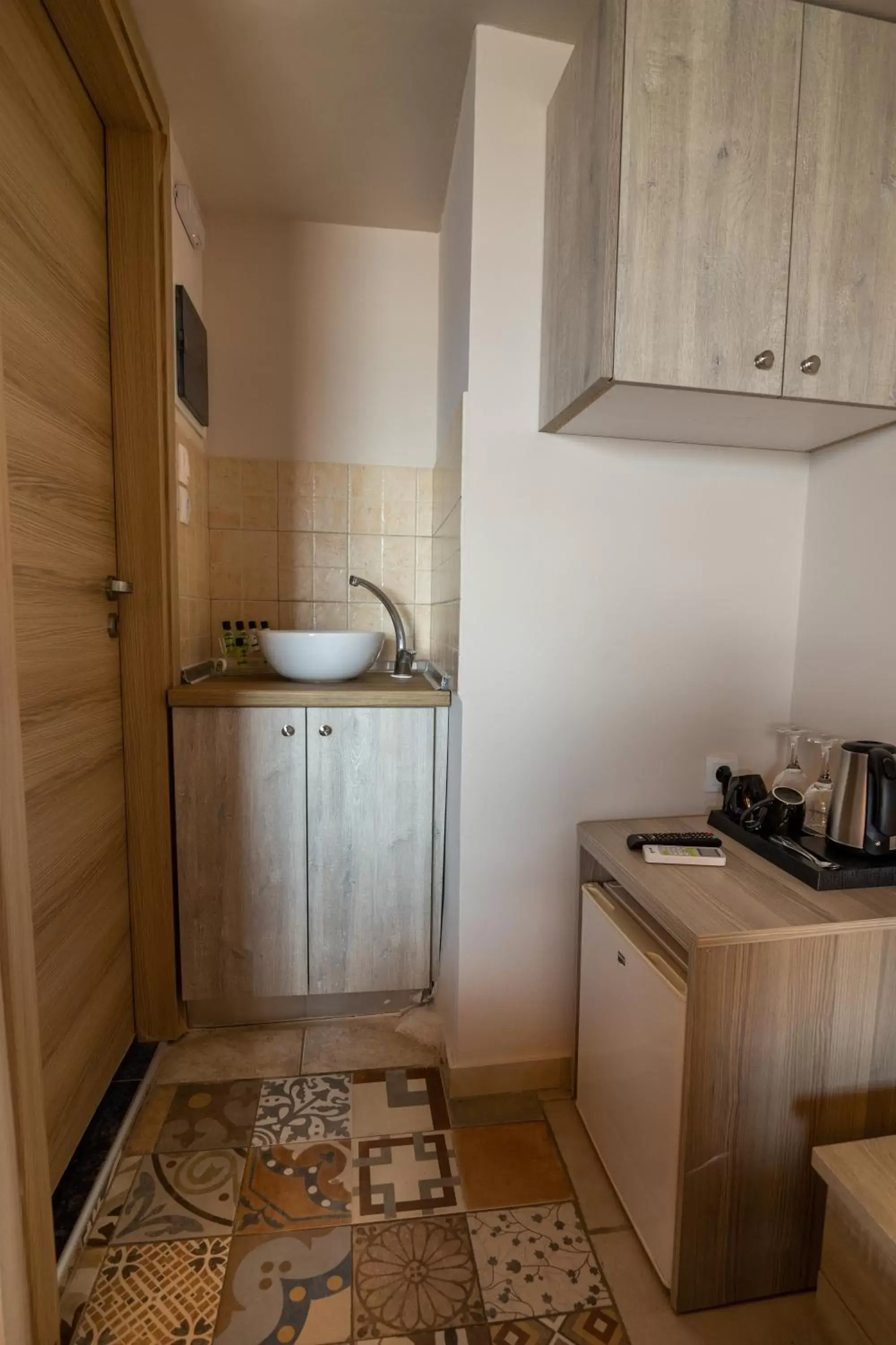 stove, Kitchen/Kitchenette in Votsalakia Hotel & Suites