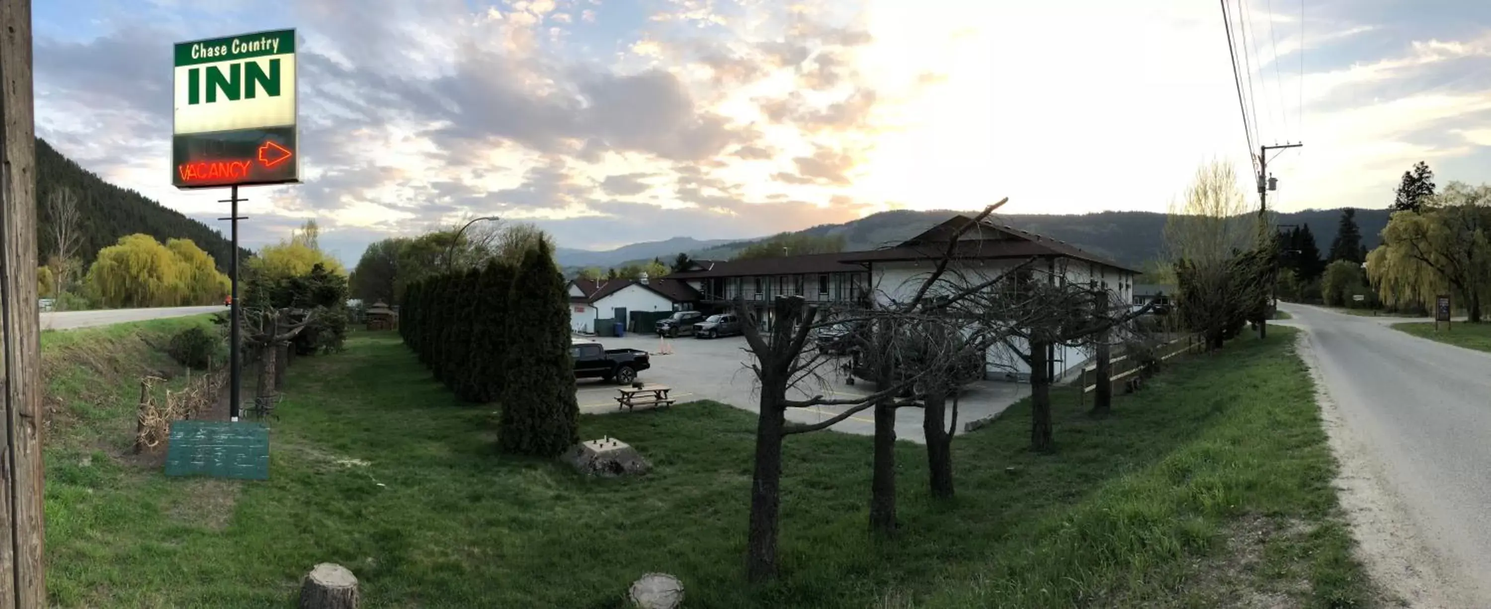 Property building, Garden in Chase Country Inn