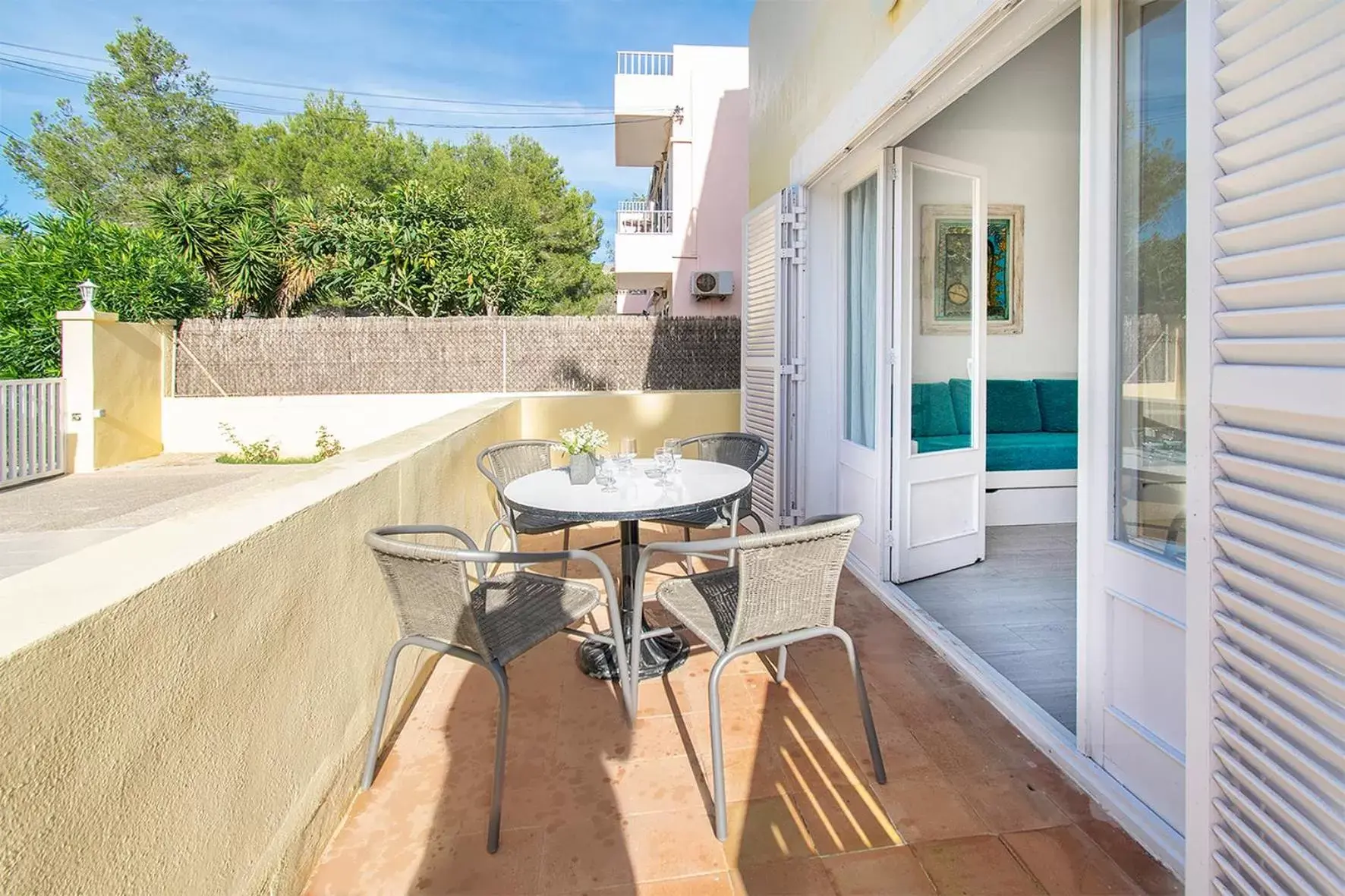 Property building, Balcony/Terrace in Apartamentos Falcó