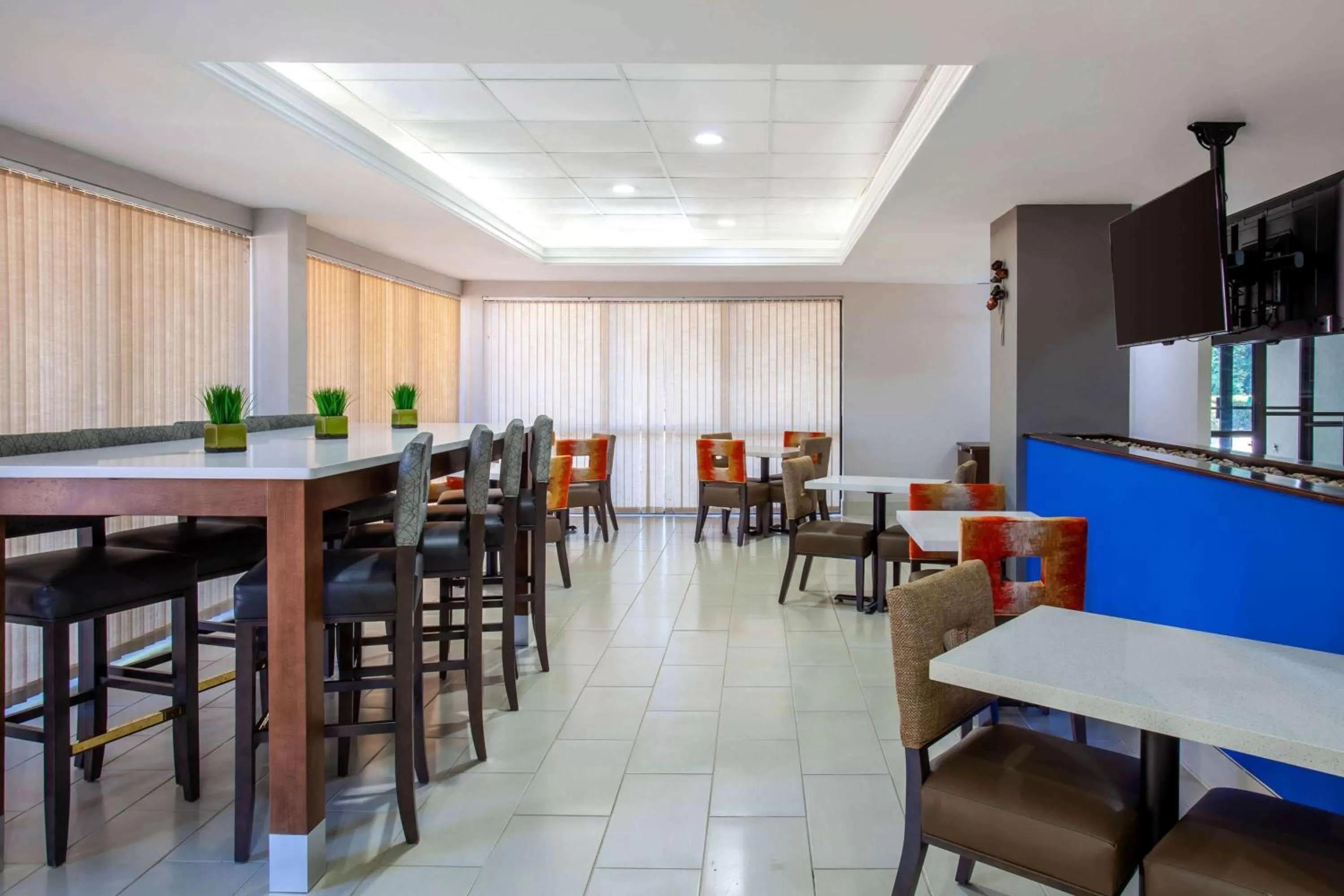 Restaurant/places to eat in Baymont by Wyndham McDonough