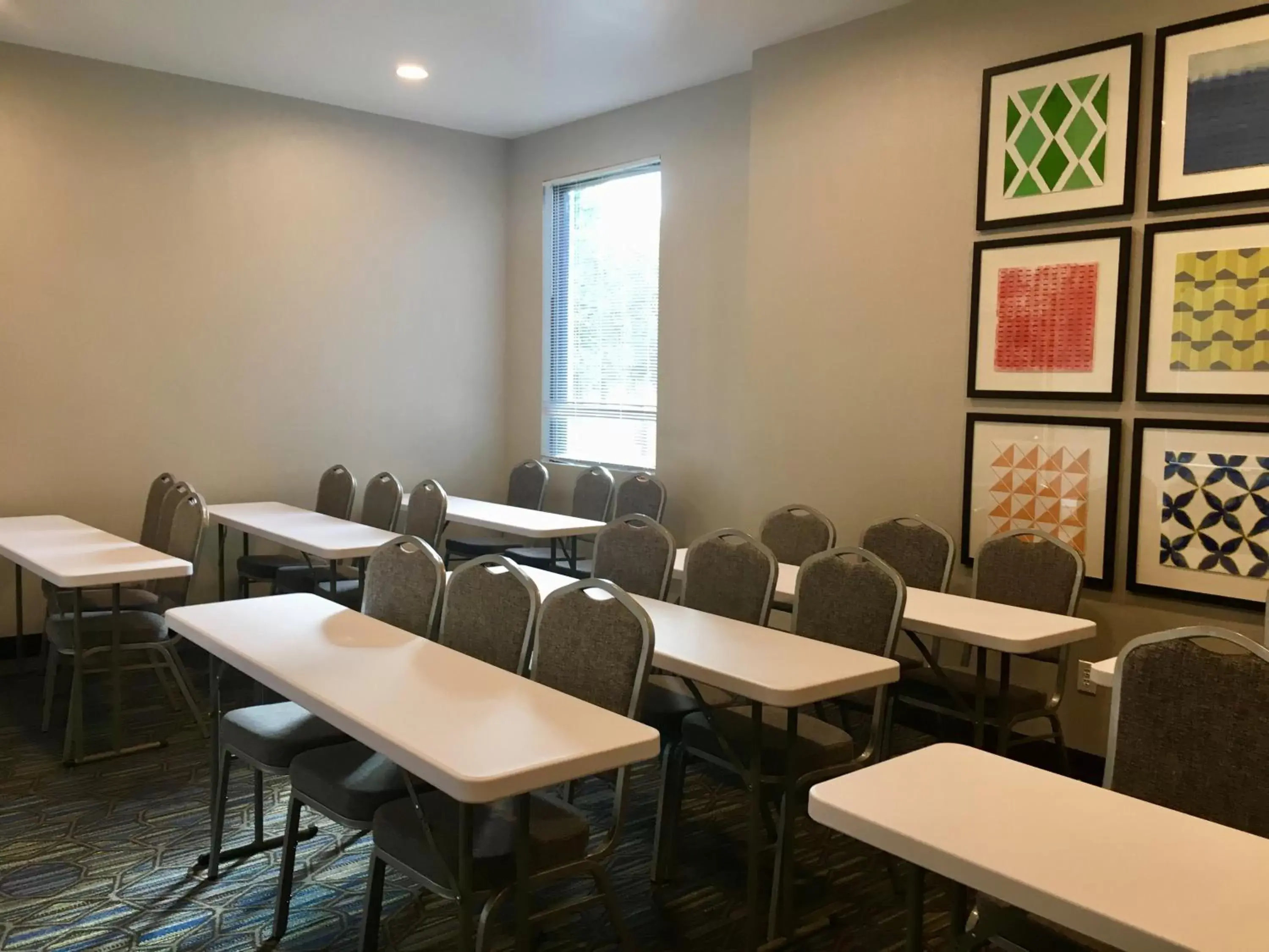 Meeting/conference room in Holiday Inn Express - Grand Island, an IHG Hotel