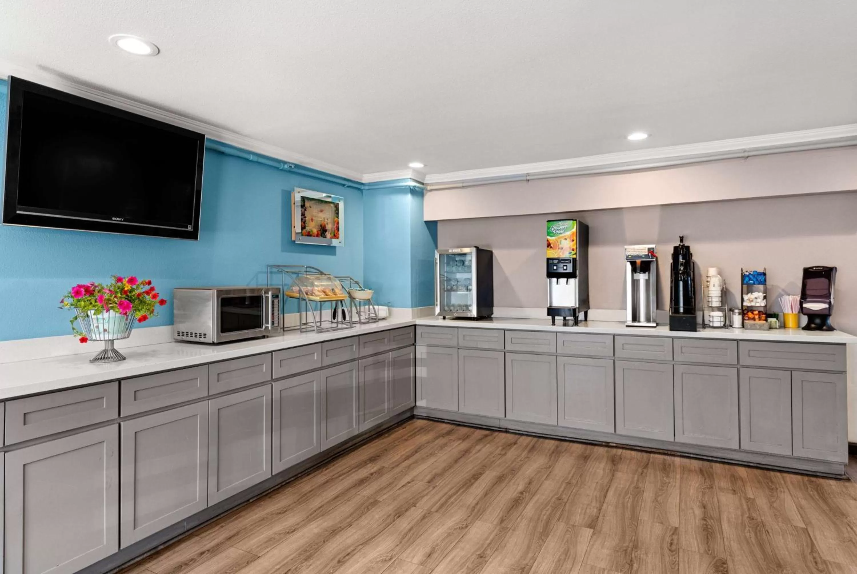 Breakfast in Days Inn by Wyndham Lakewood South Tacoma