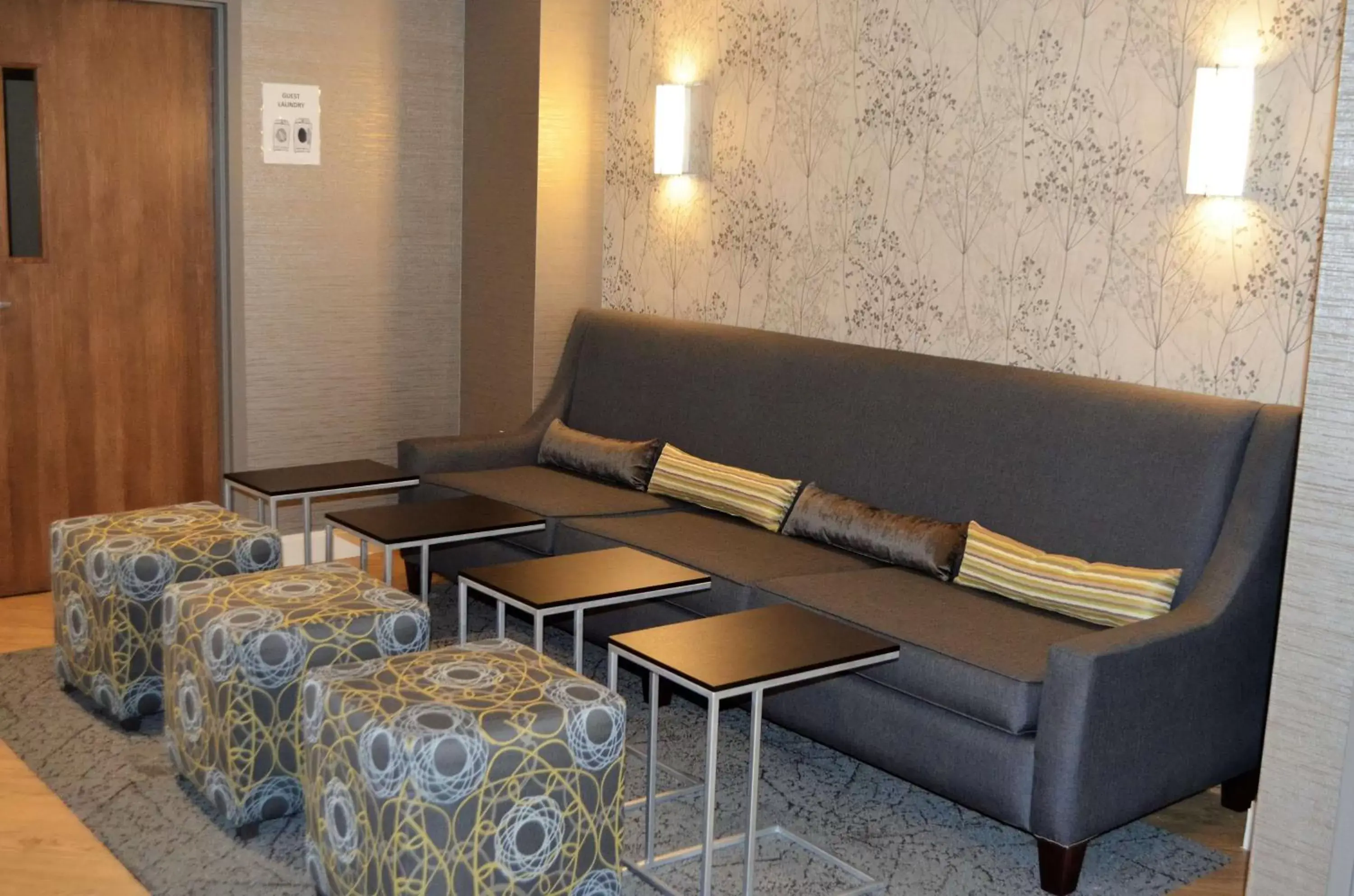 Lounge or bar, Seating Area in Best Western West Towne Suites