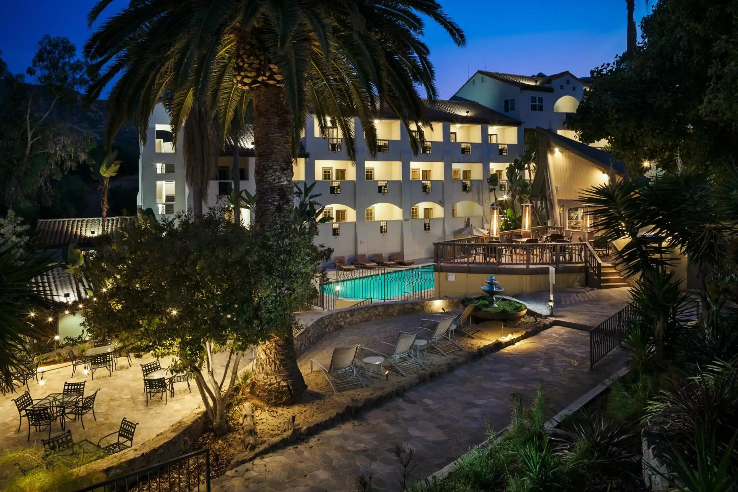 Property building, Swimming Pool in Catalina Canyon Inn