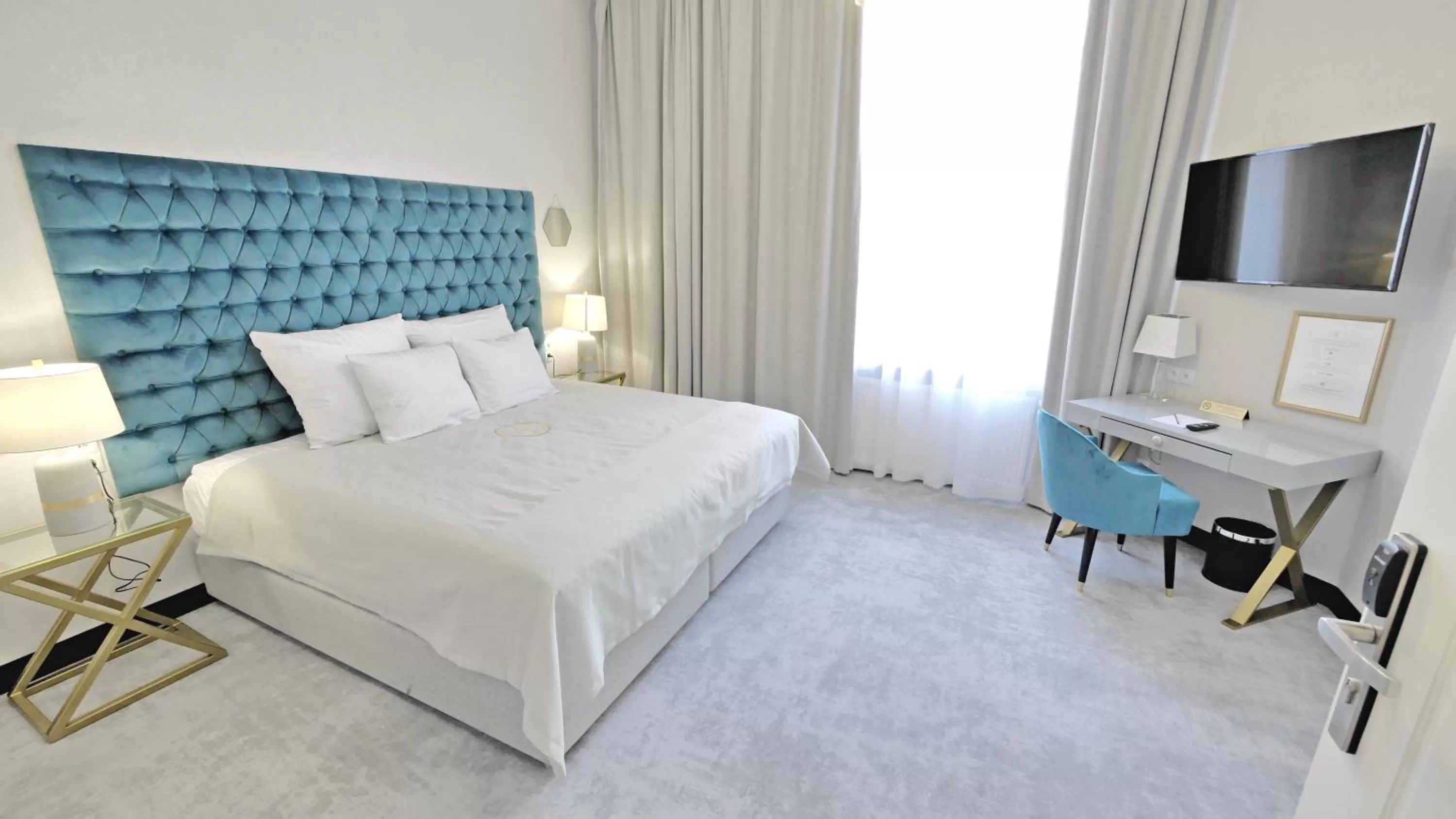 Photo of the whole room, Bed in SZEWSKA 22 BOUTIQUE