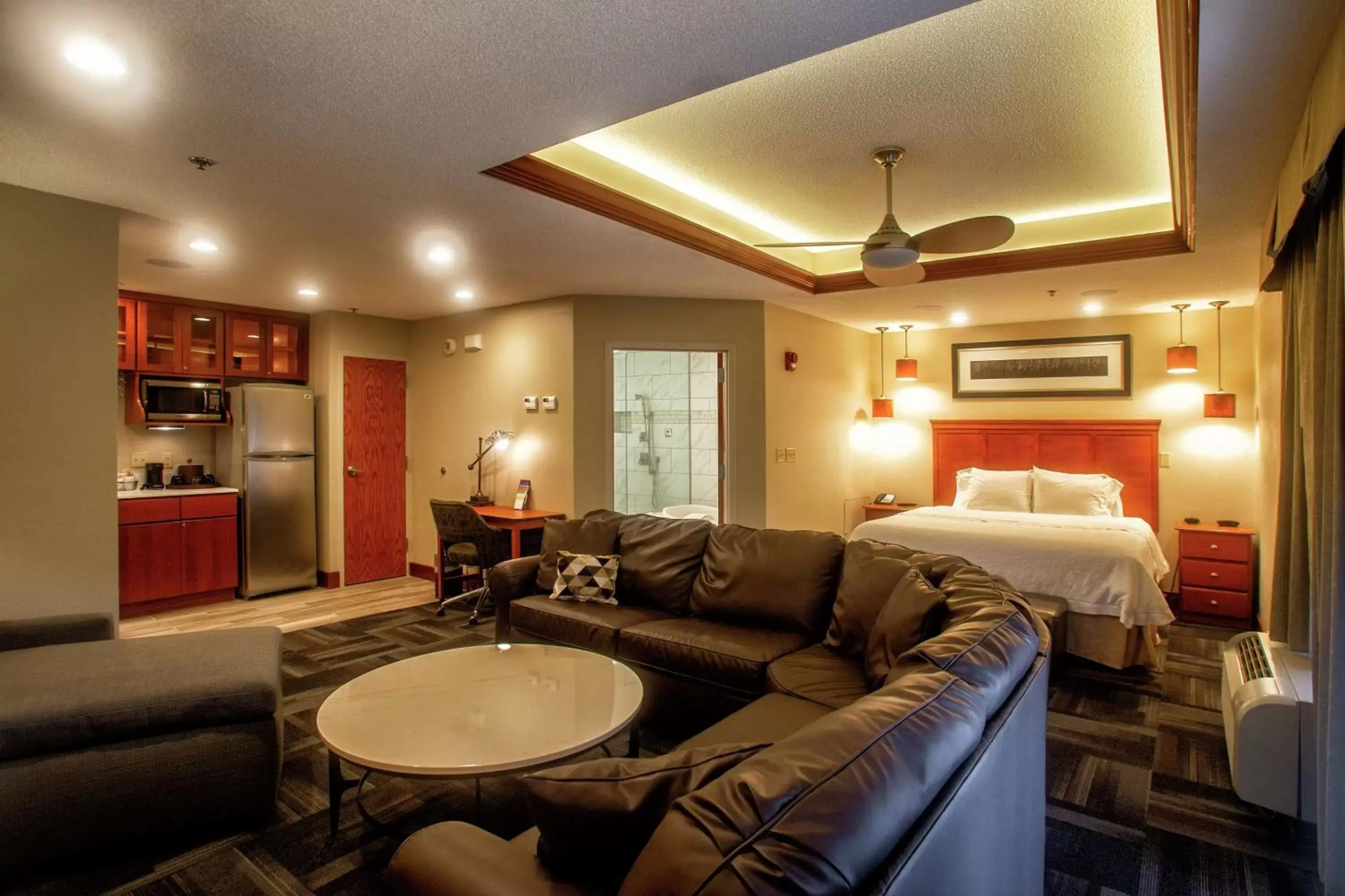 Living room, Bed in Hampton Inn Wheeling Living room, Bed in Hampton Inn Wheeling