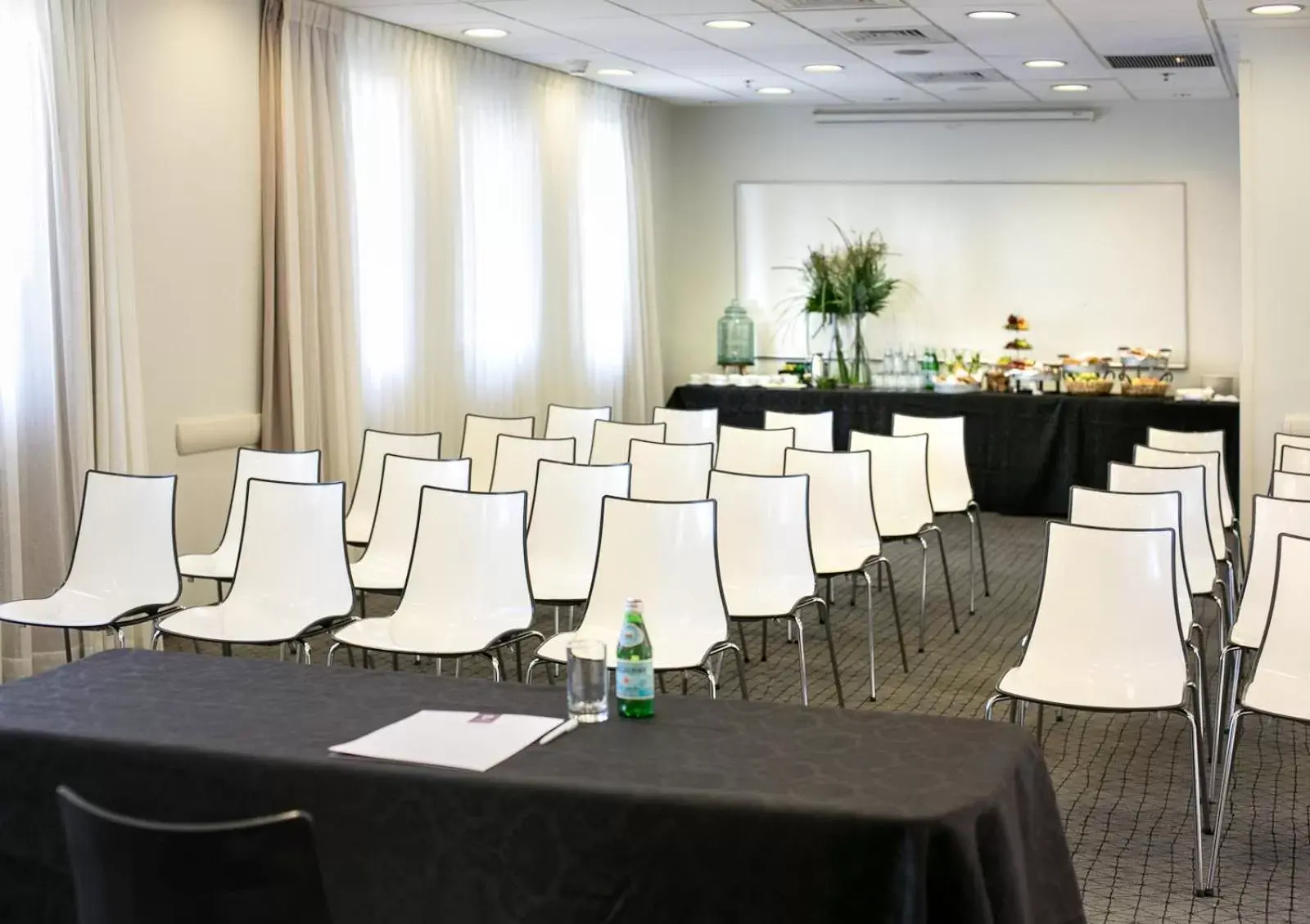 Meeting/conference room in Hotel Yehuda