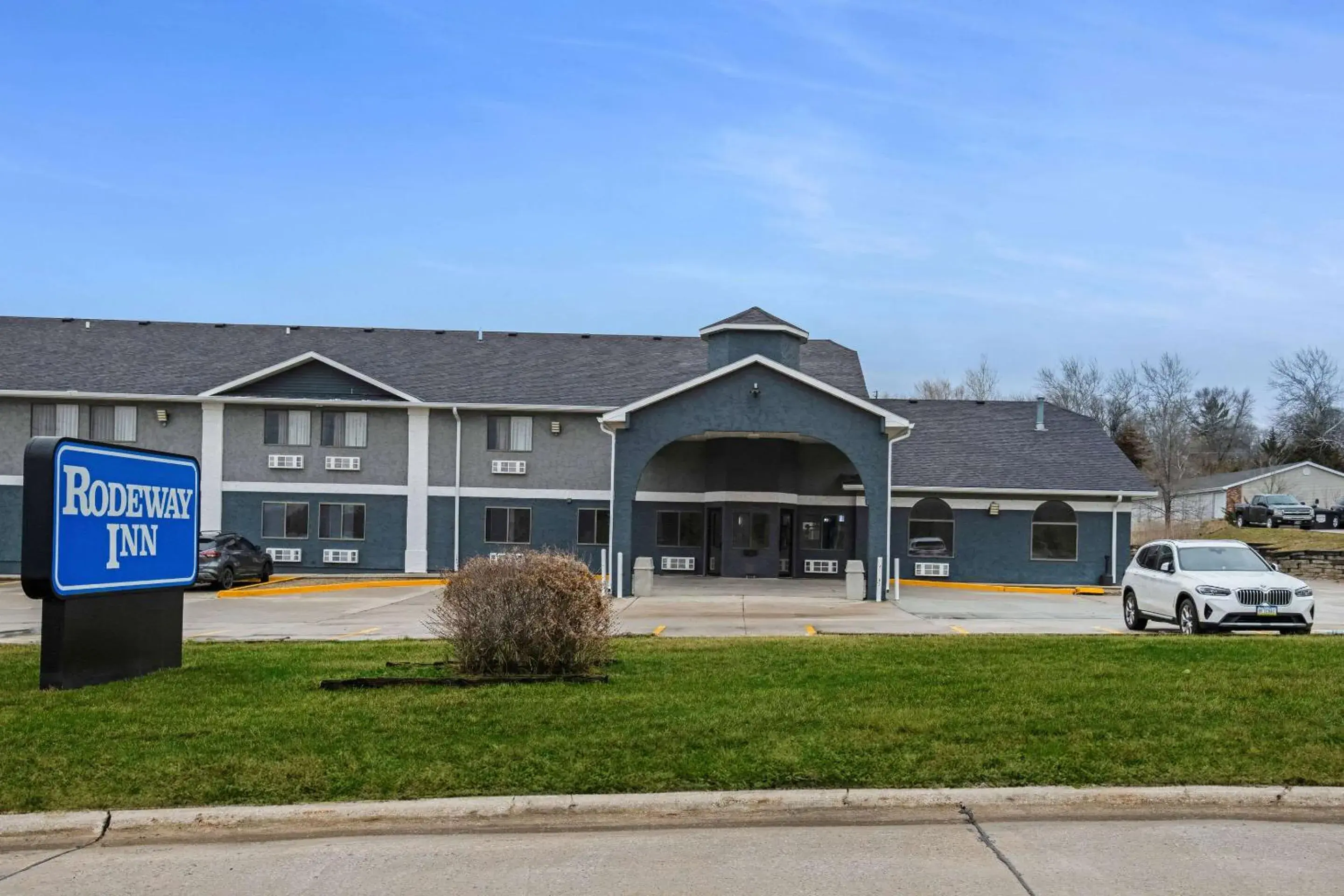 Property building in Rodeway Inn Red Oak Property building in Rodeway Inn Red Oak