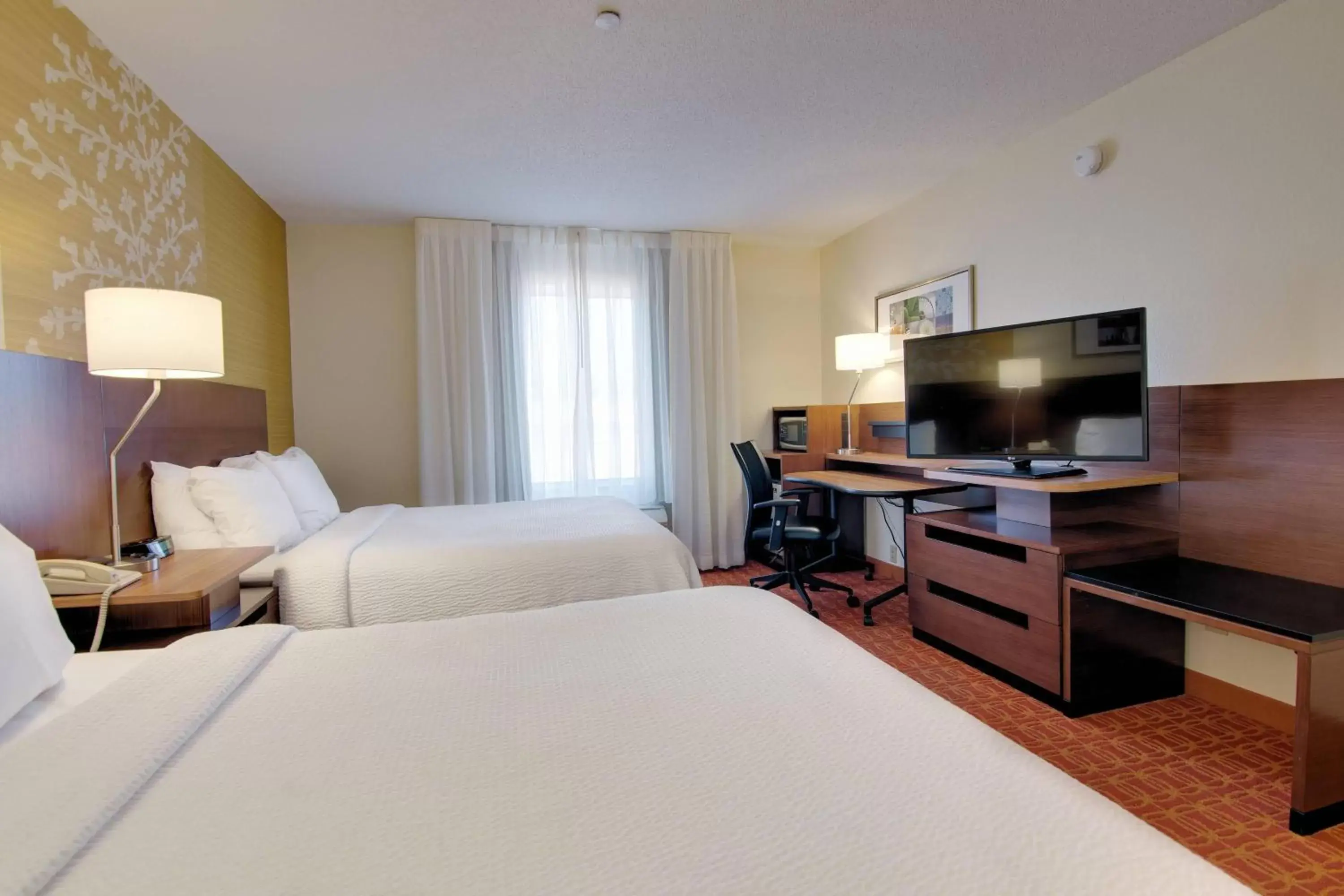 Photo of the whole room, Bed in Fairfield Inn and Suites by Marriott Potomac Mills Woodbridge
