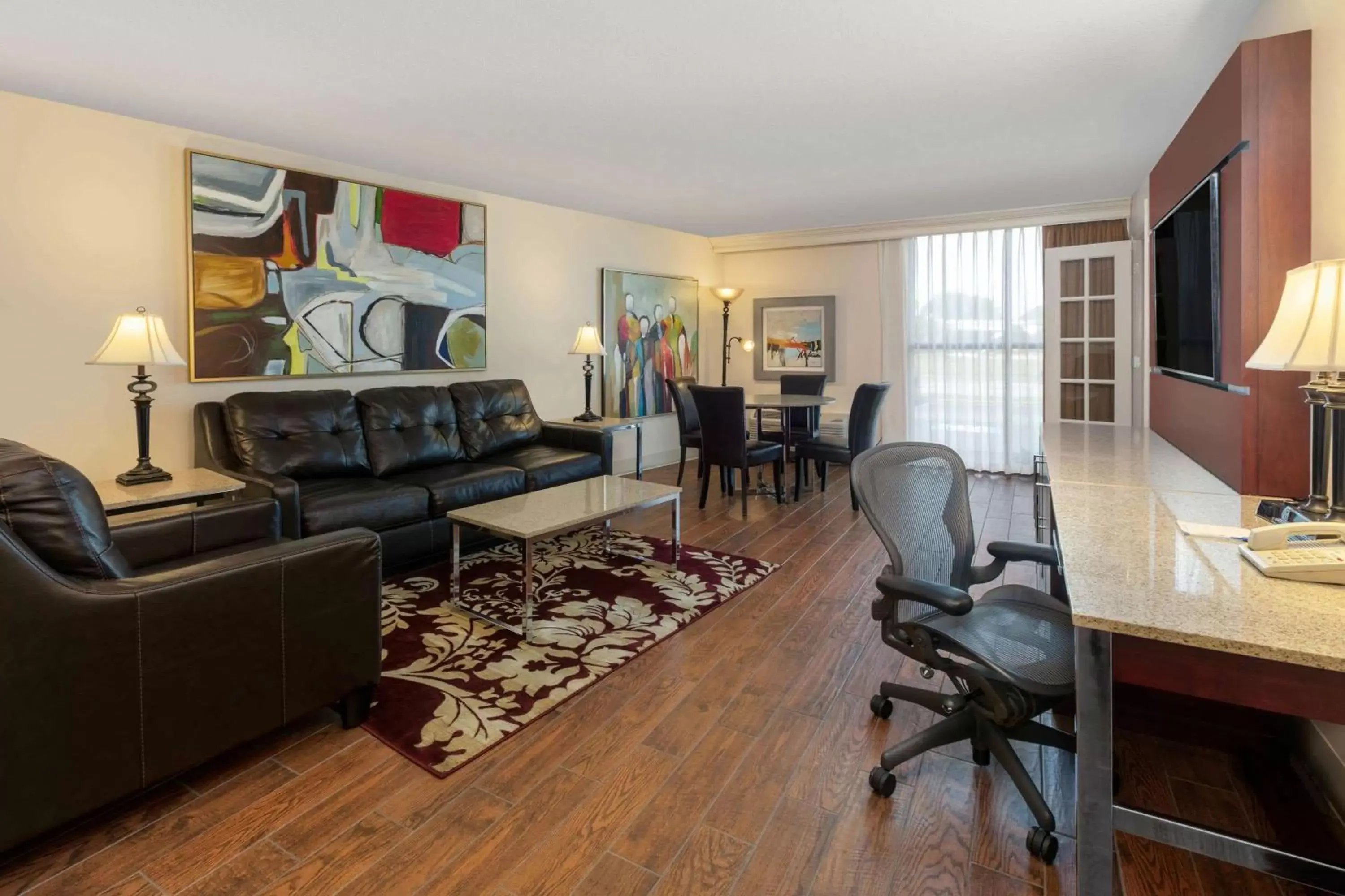 Photo of the whole room, Seating Area in Wyndham Riverfront Hotel