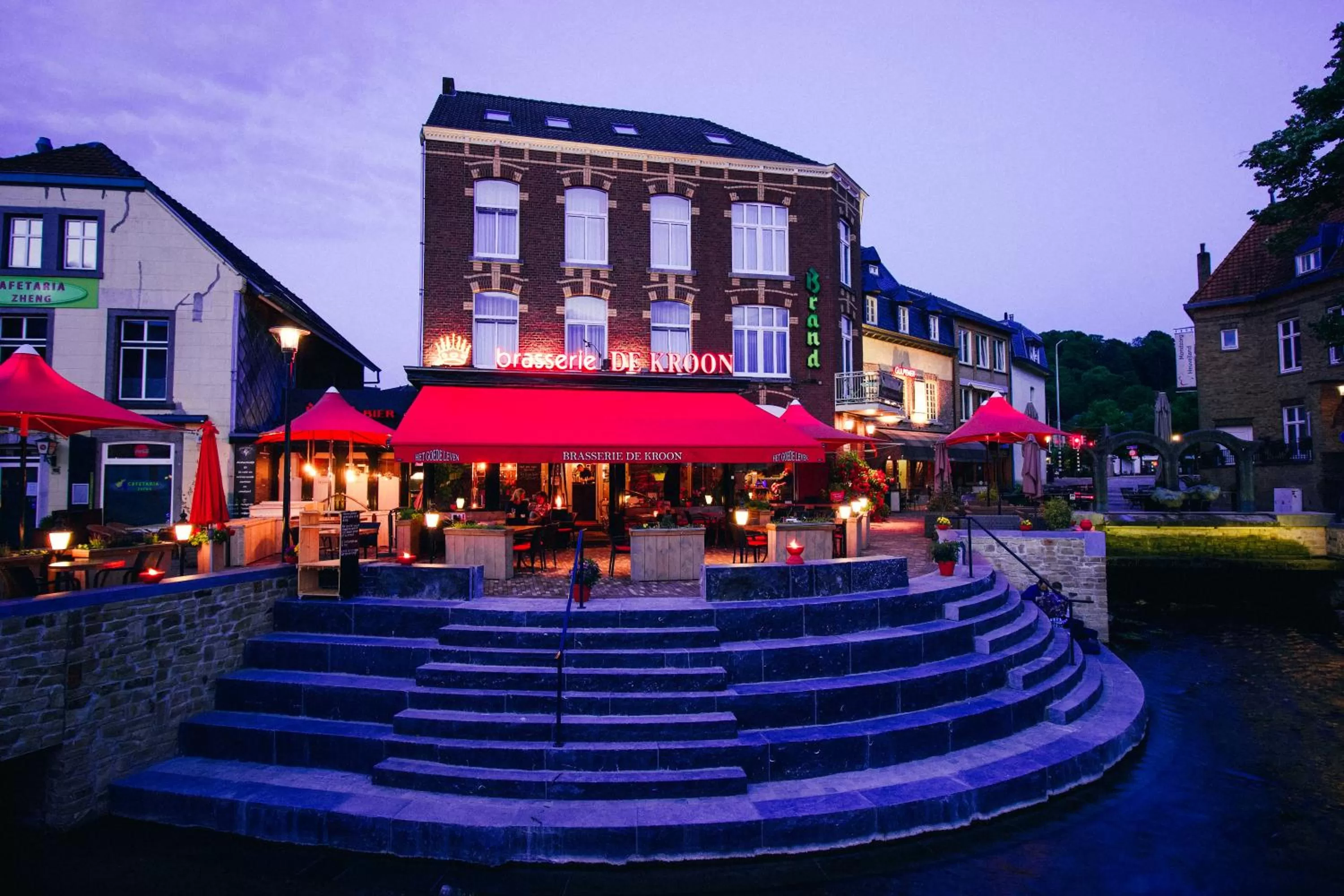 Property building in Hotel Brasserie de Kroon