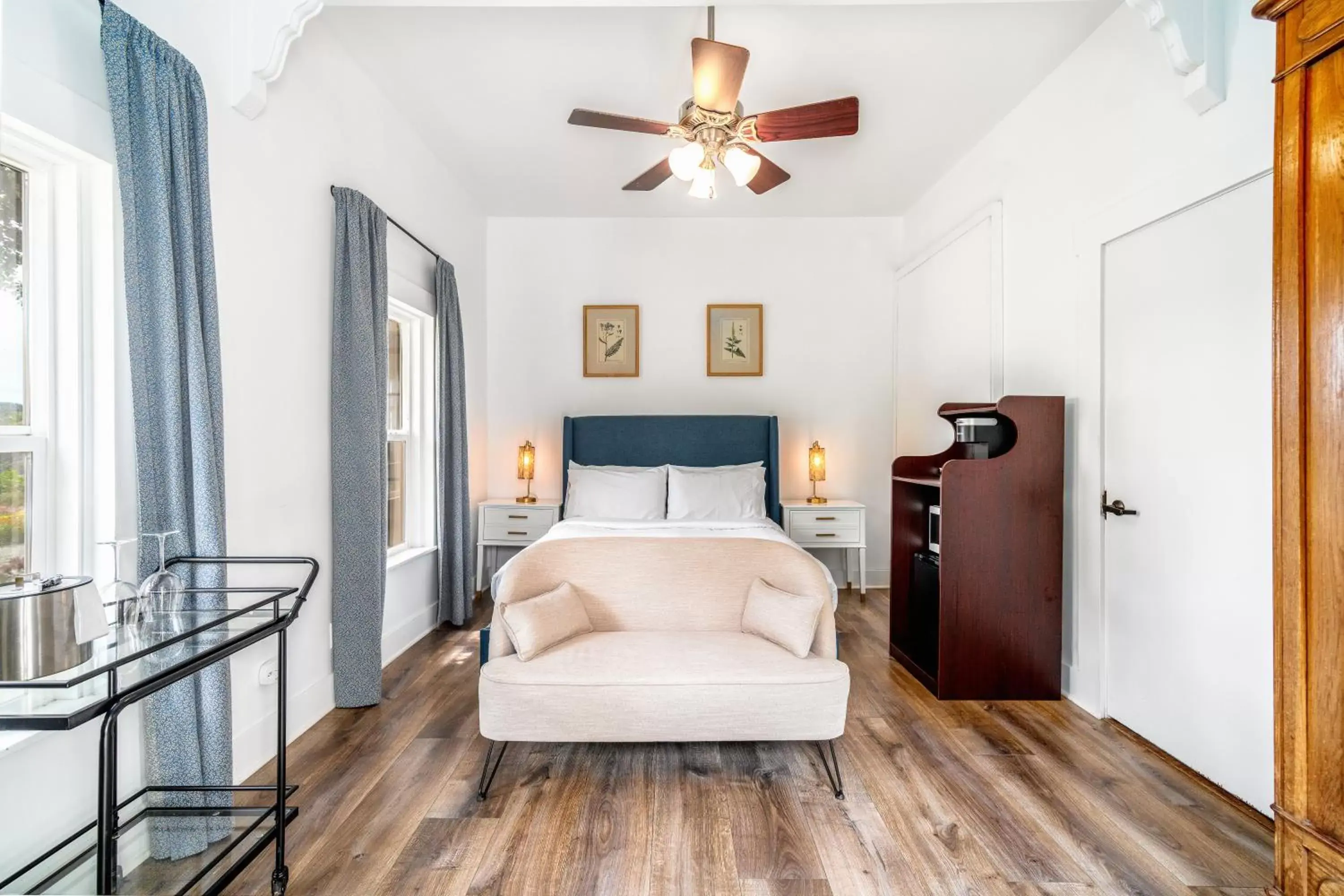 Bed in Agate Cove Inn Bed in Agate Cove Inn