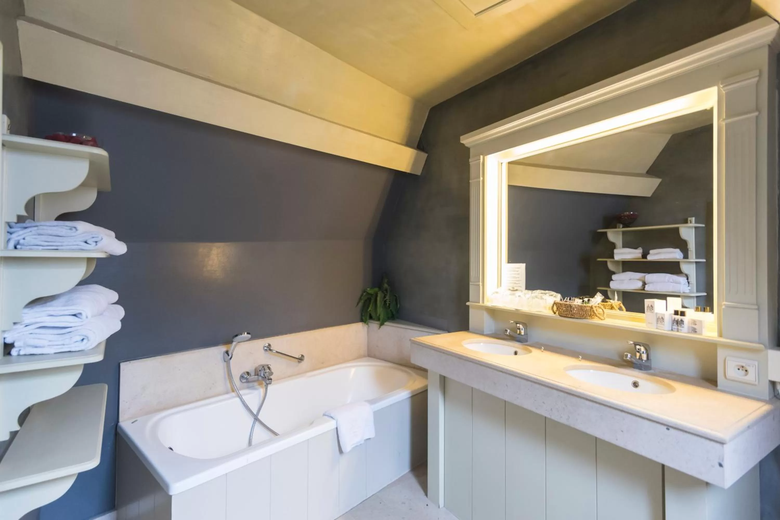 Bathroom in Canal View Hotel Ter Brughe by CW Hotel Collection