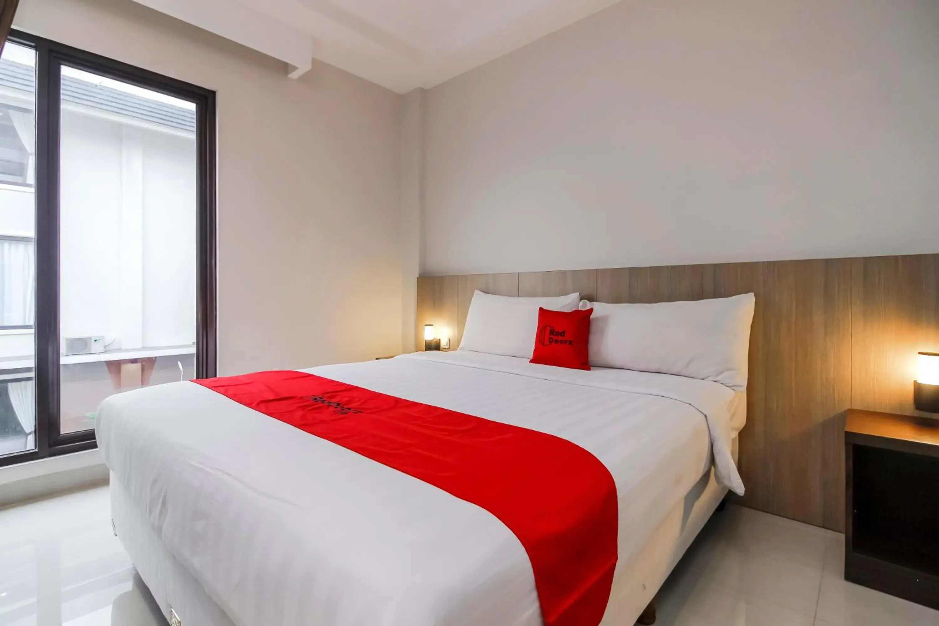 Bedroom, Bed in RedDoorz Plus @ TB Simatupang