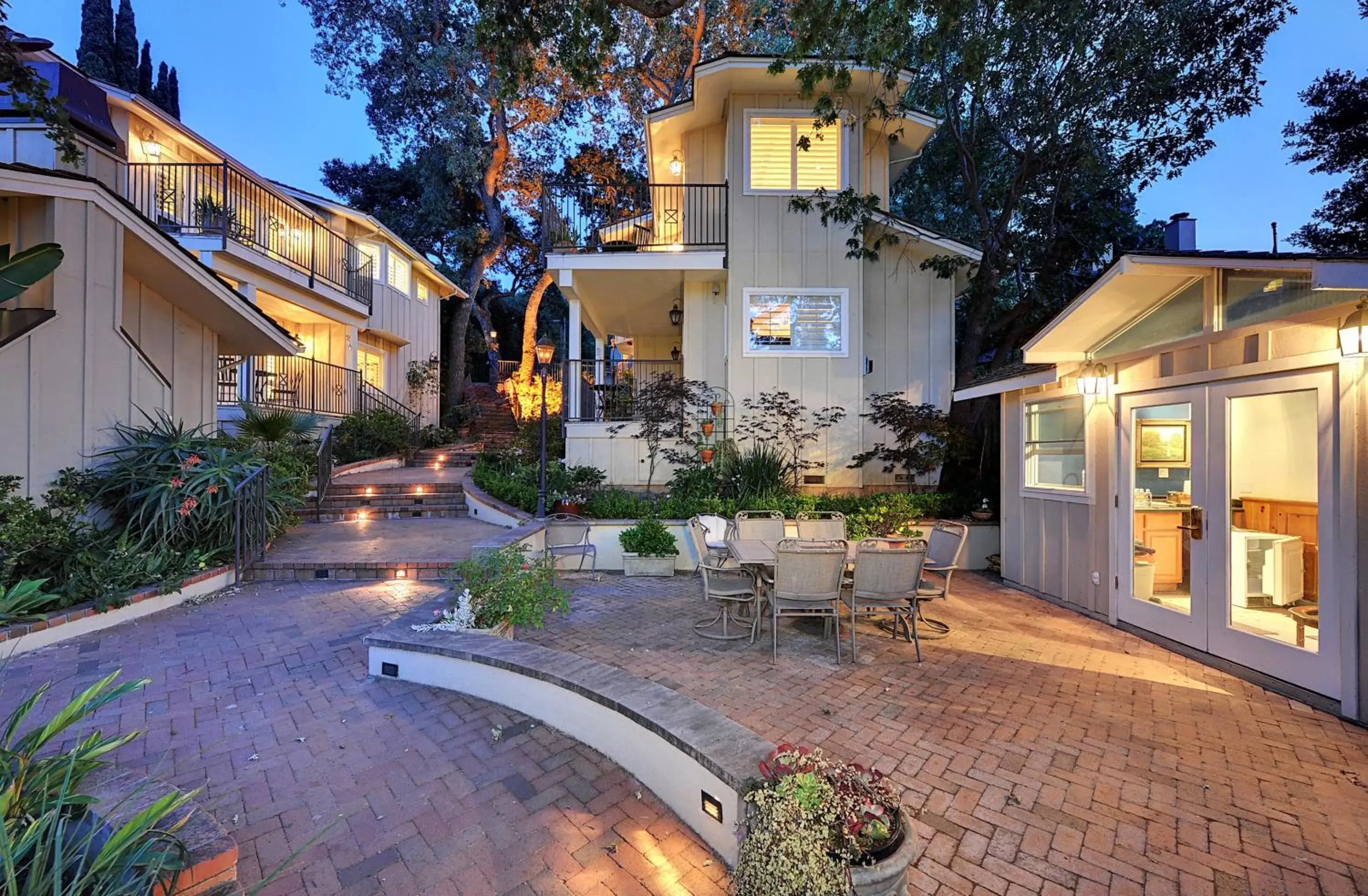 Property Building in Saratoga Oaks Lodge