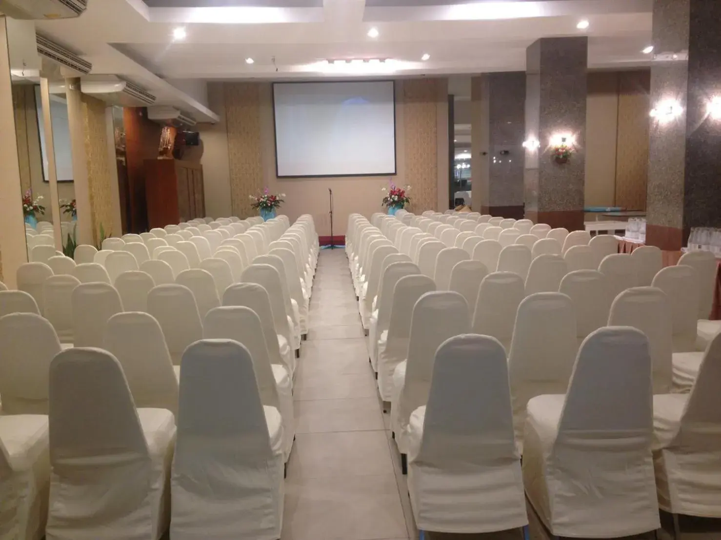 Meeting/conference room in Summit Pavilion Hotel (SHA Extra Plus)