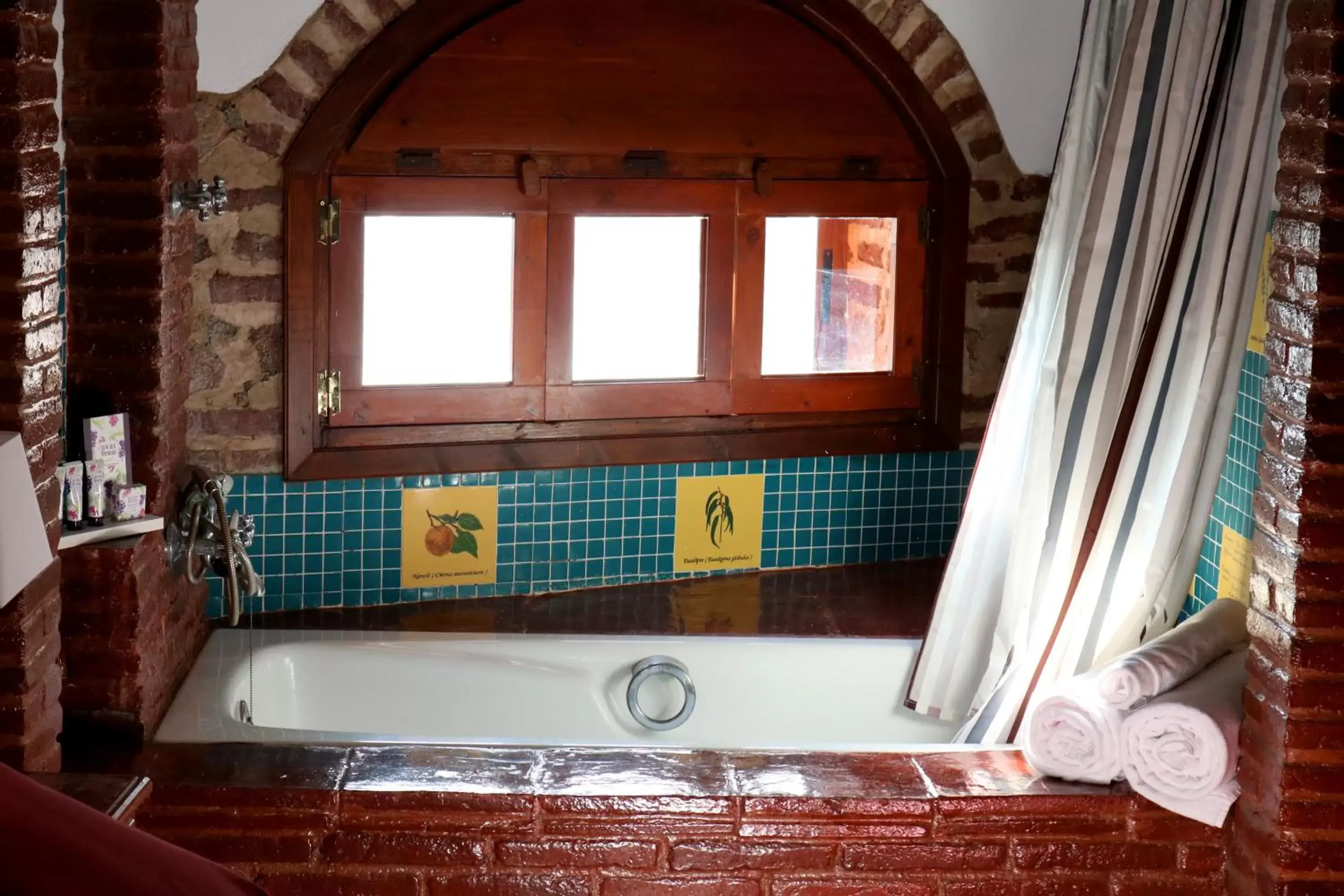 Bathroom in Hotel Monasterio de Rocamador