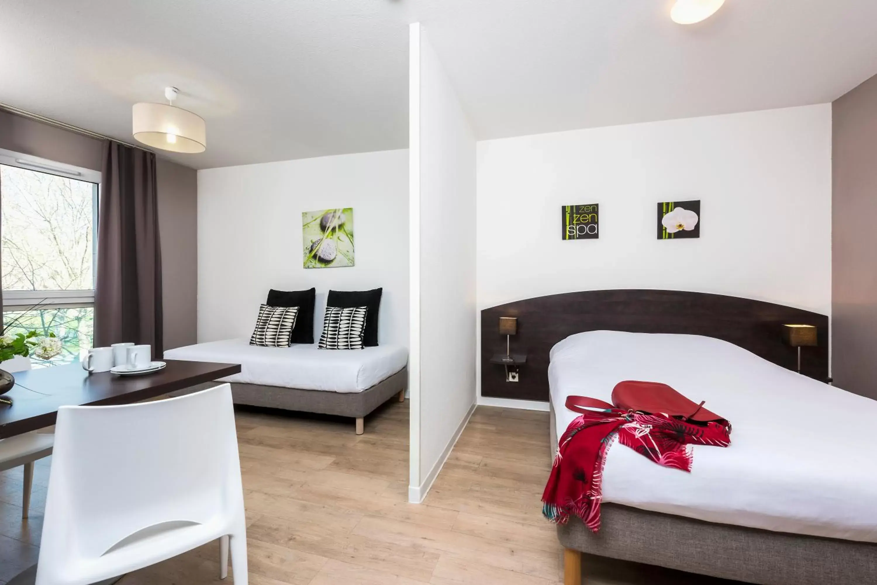 Photo of the whole room, Seating Area in Ténéo Apparthotel Bordeaux Gare Saint Jean