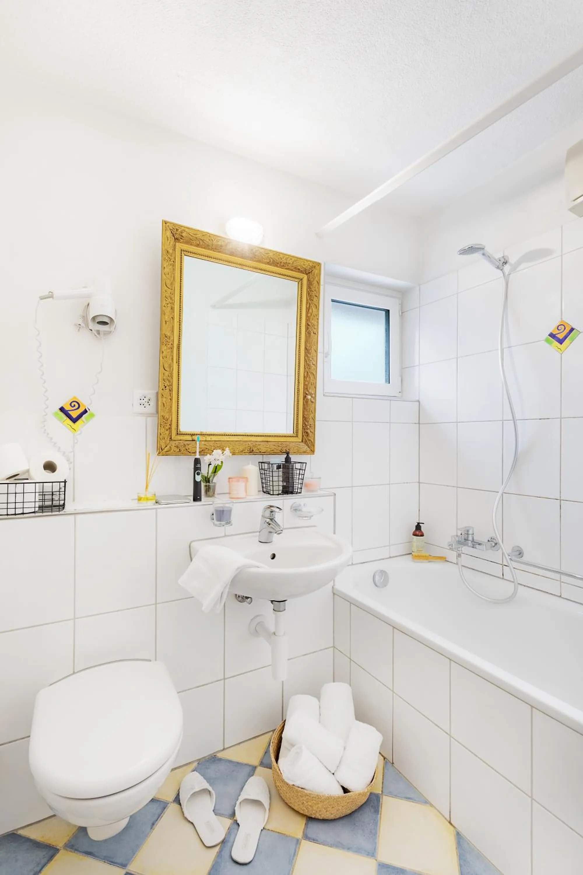 Photo of the whole room in Swiss Star Zurich Airport - Self Check-In