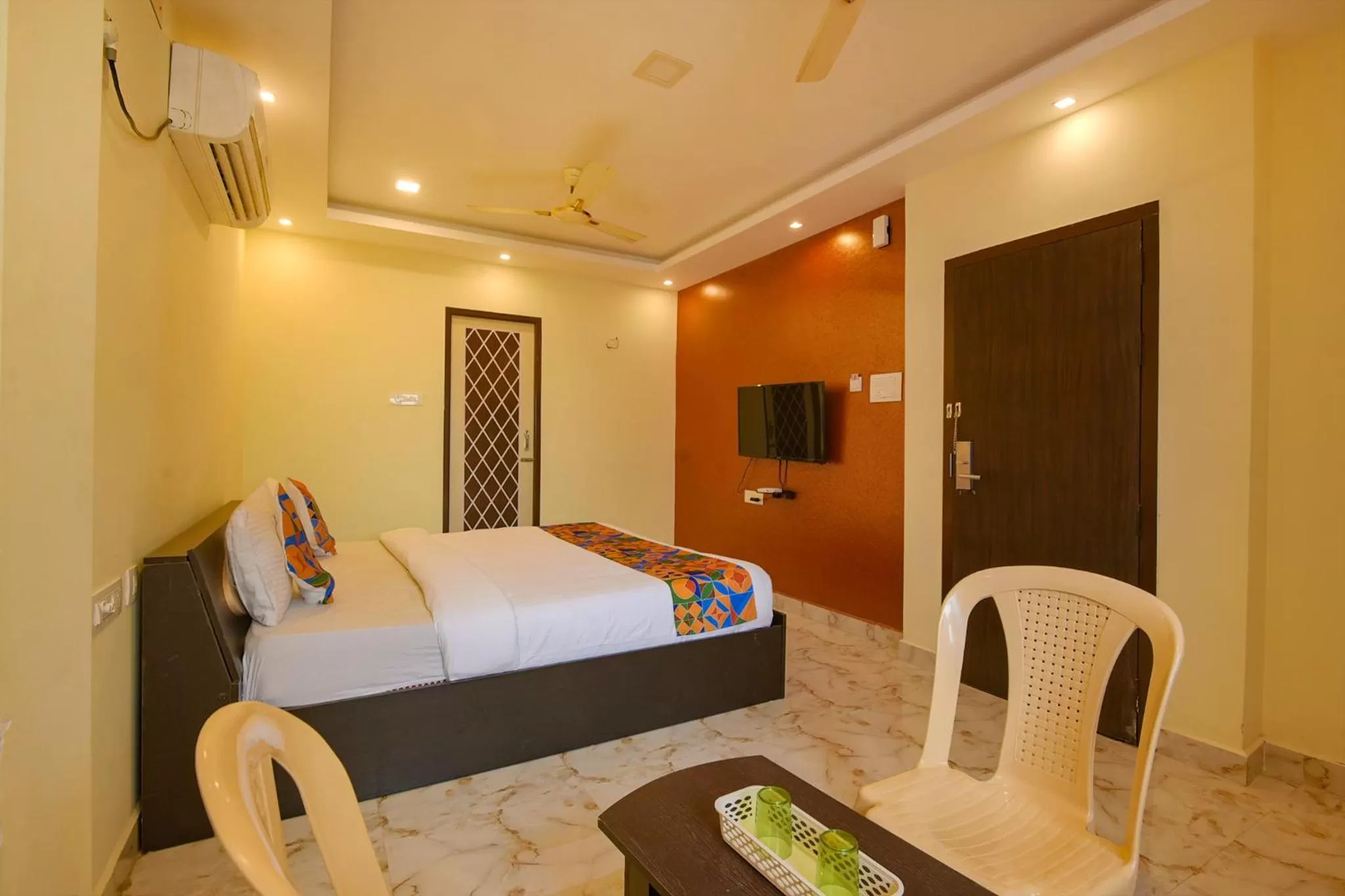 Bed in FabHotel The Fortune Inn