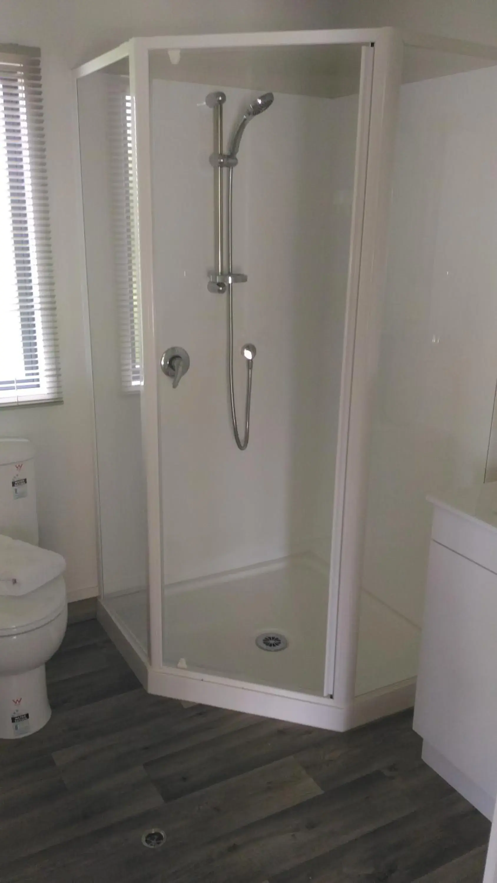 Shower, Bathroom in All Seasons Holiday Park Hotel